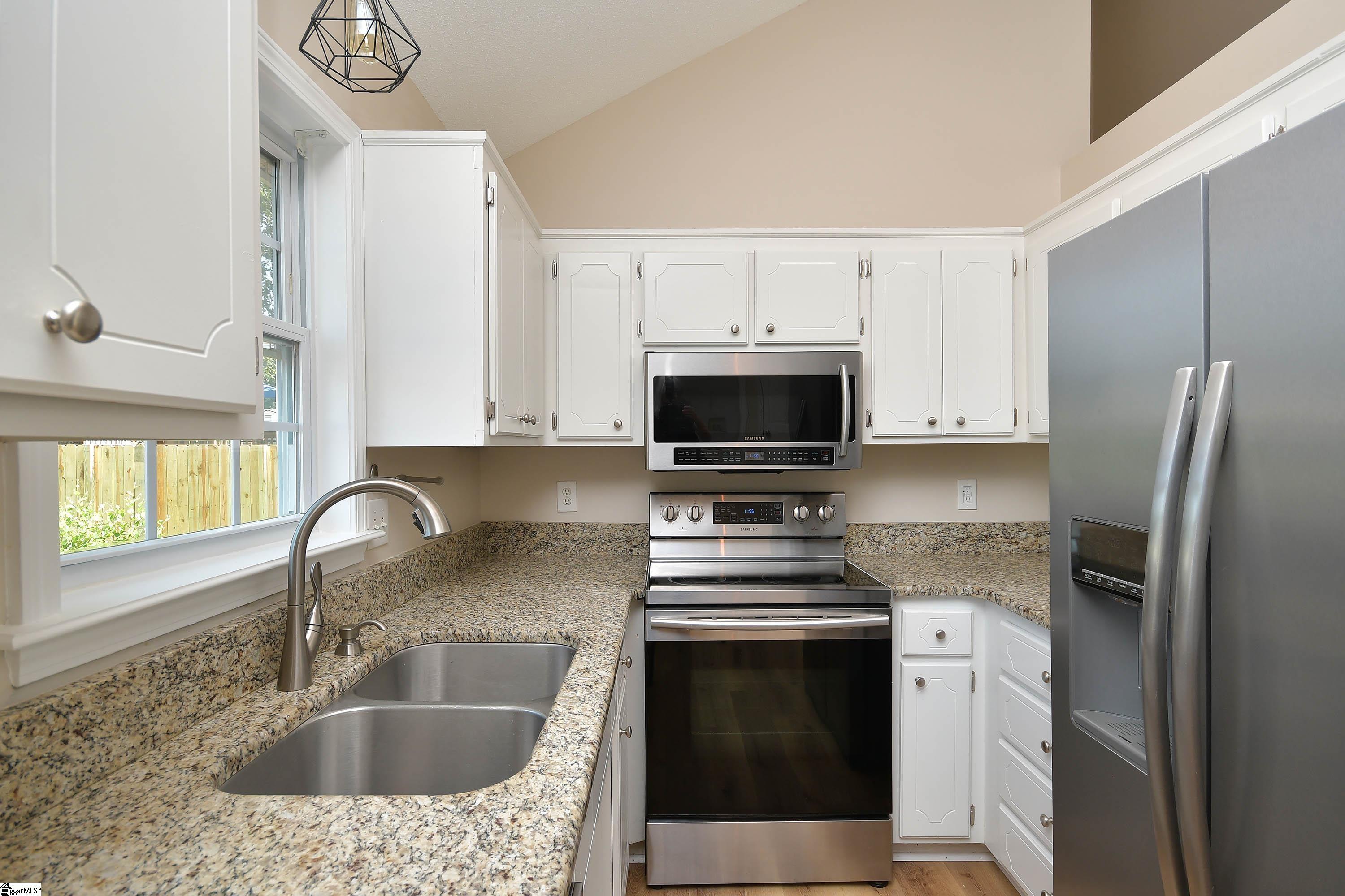 8 Montvale Drive Property Photo 16
