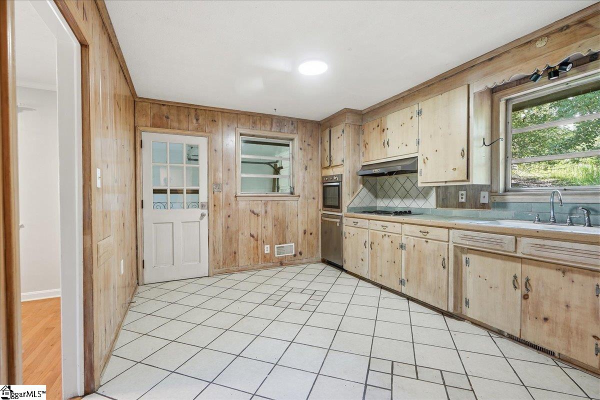 650 Springhill Avenue Property Photo 15