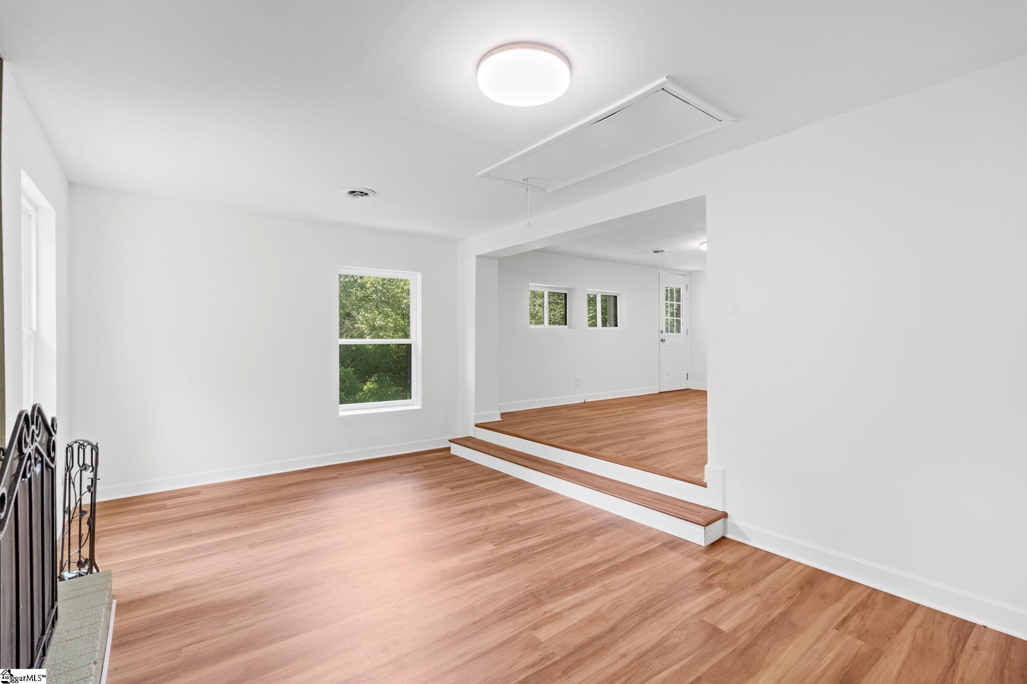 33 Golden Lane Property Photo 6