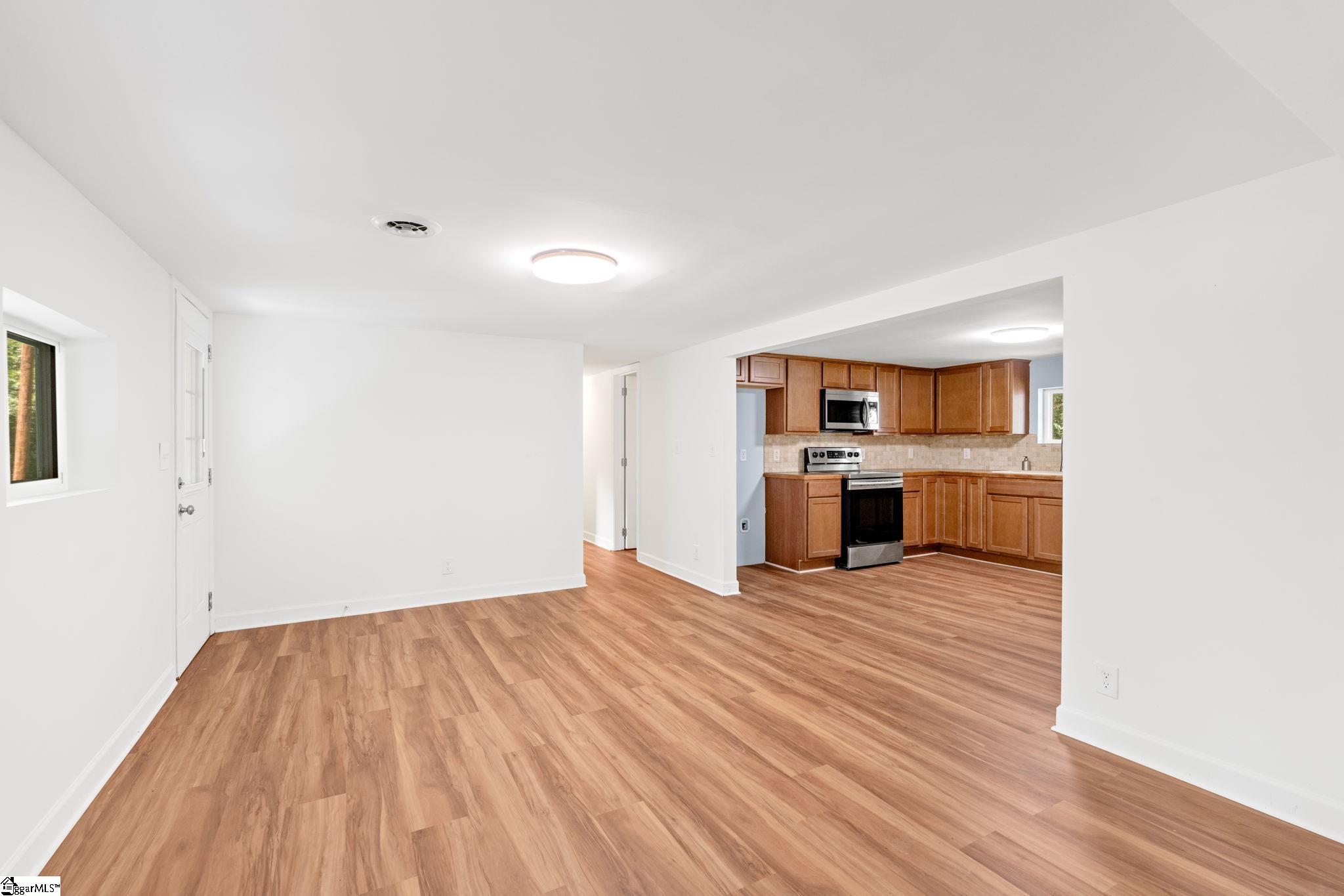 33 Golden Lane Property Photo 8