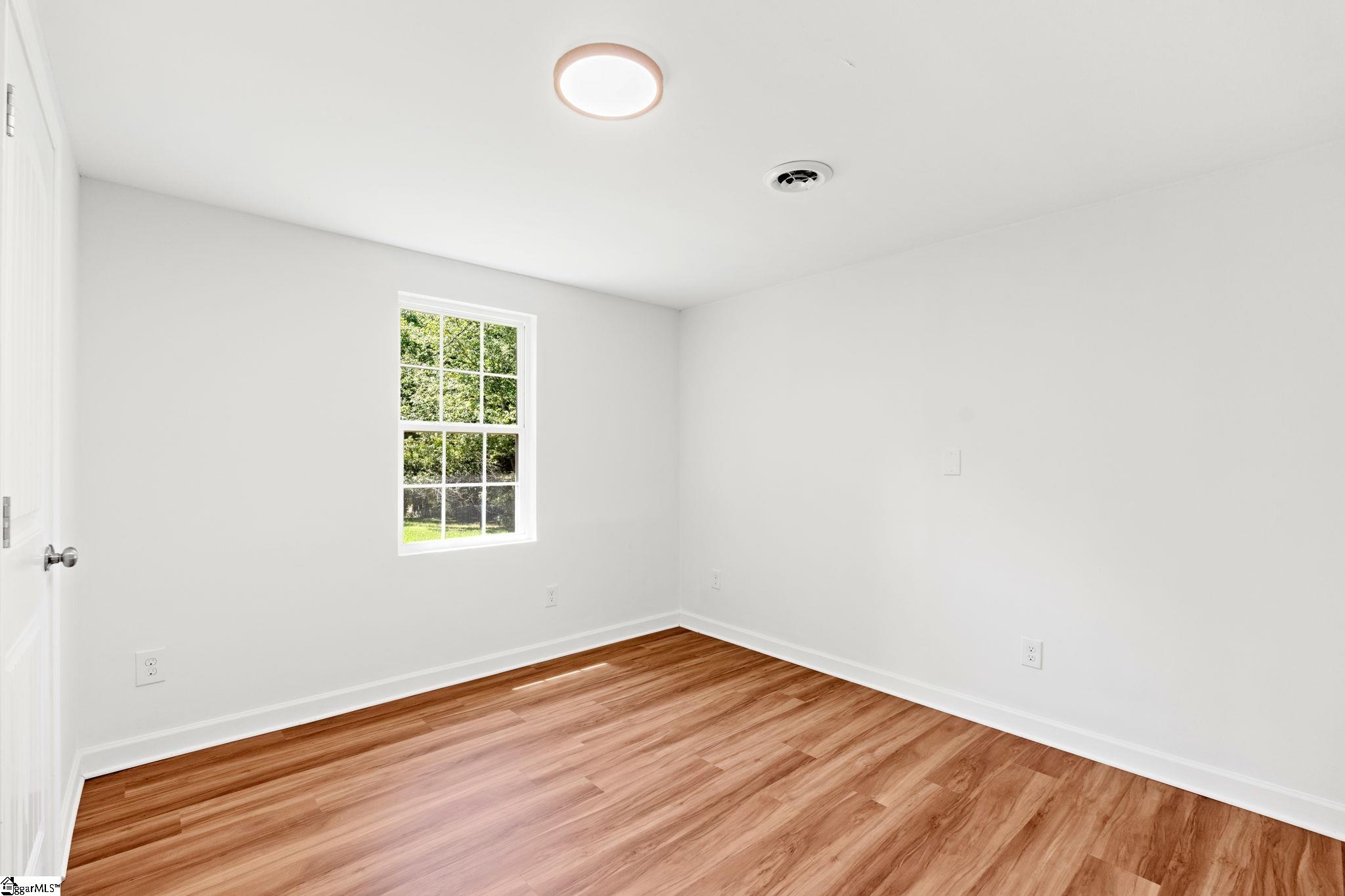 33 Golden Lane Property Photo 17