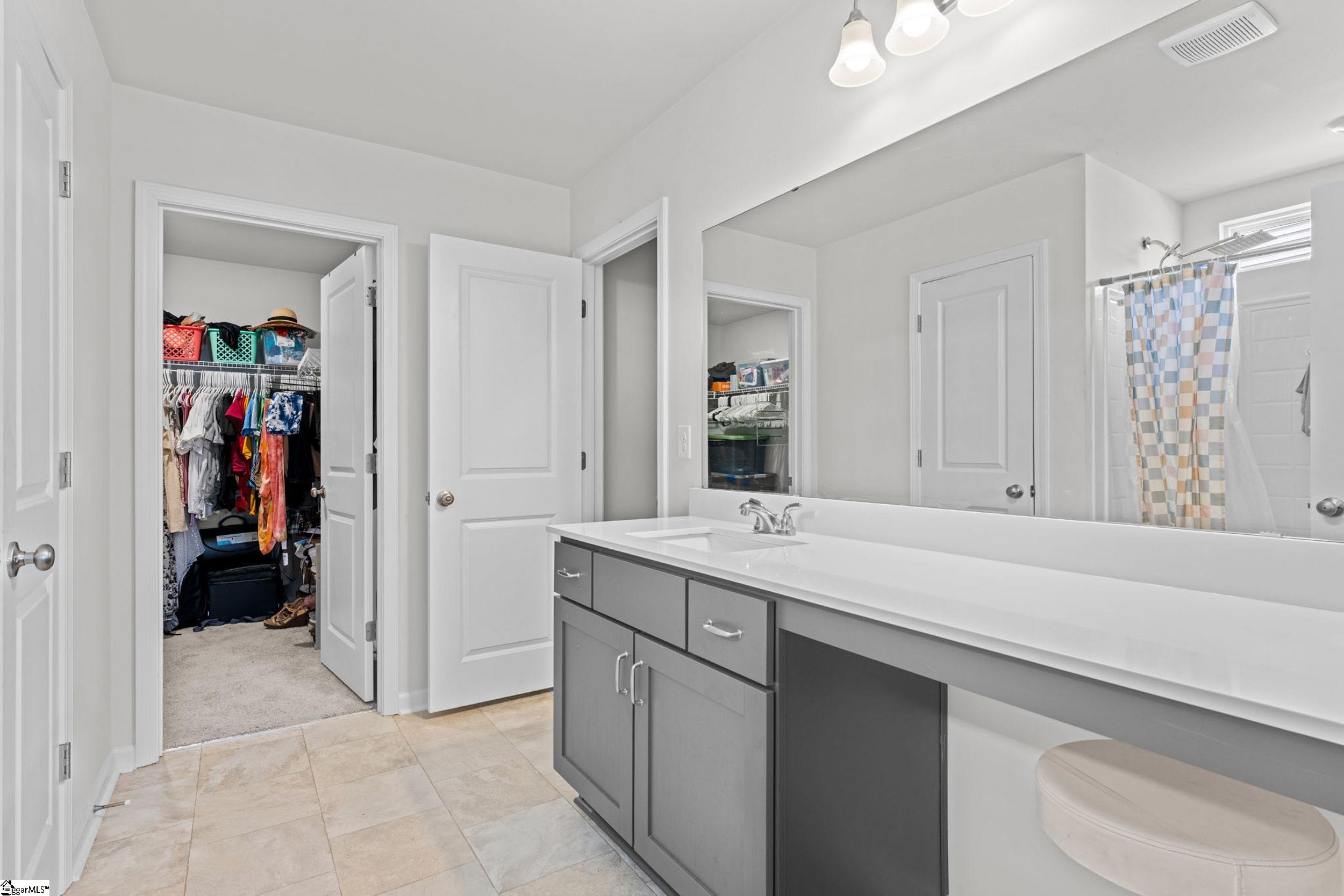 7063 Fairview Falls Drive Property Photo 17