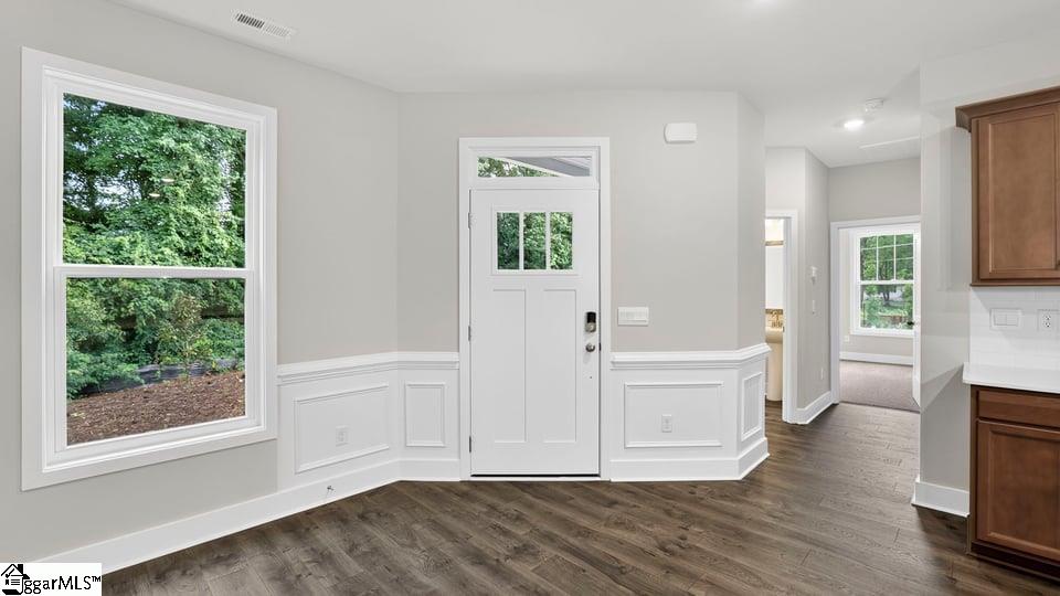 723 Lesbury Lane Property Photo 6
