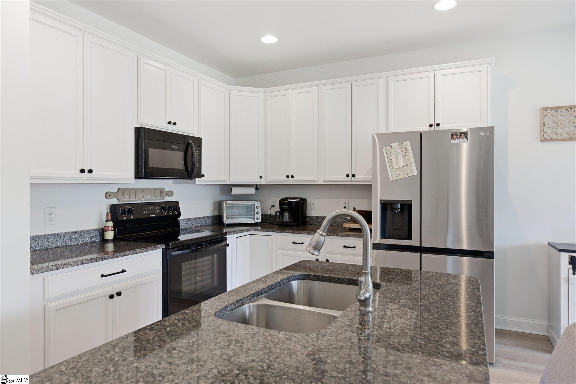 215 Daystrom Drive Property Photo 13