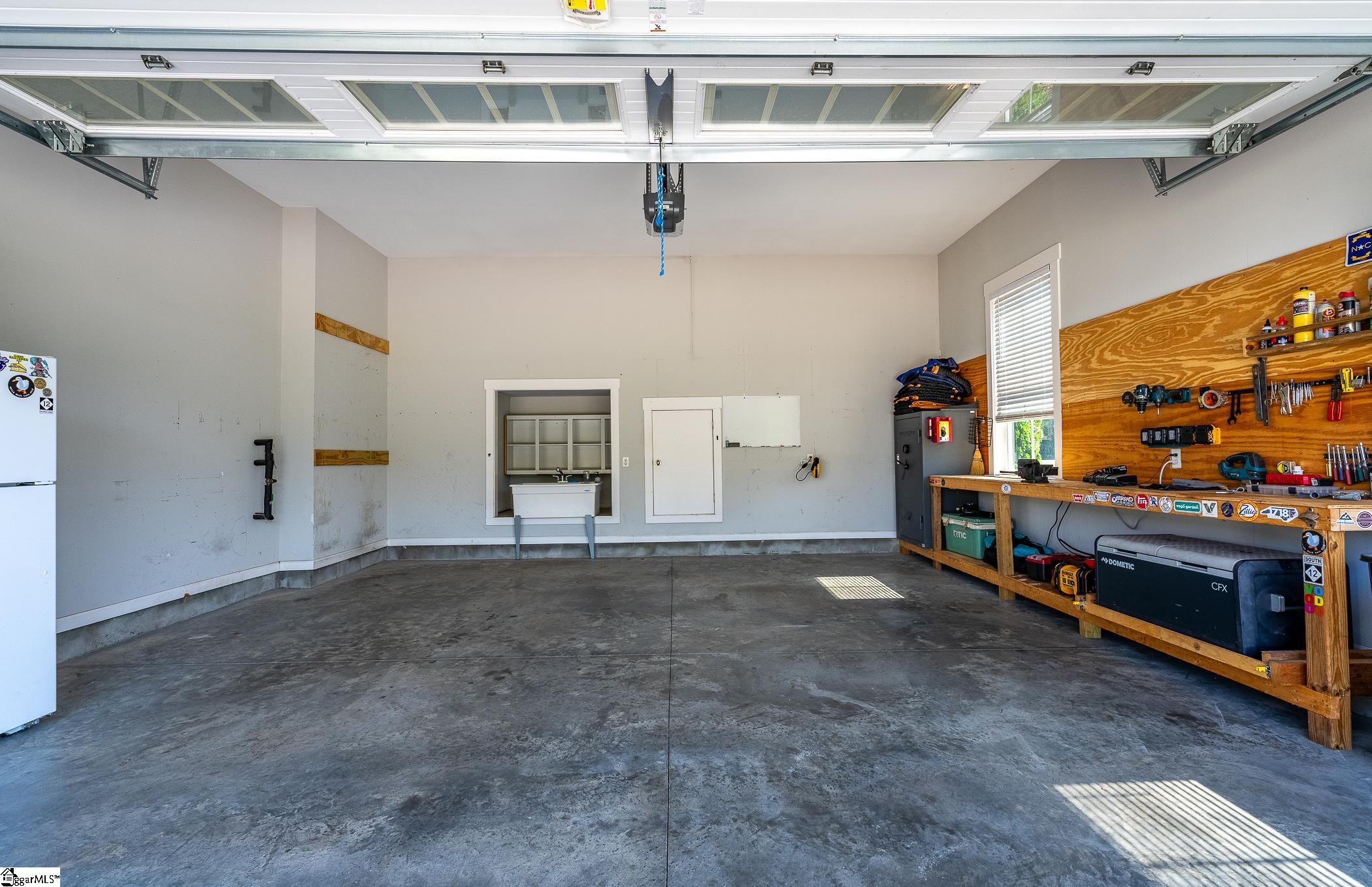 580 Hipps Road Property Photo 35