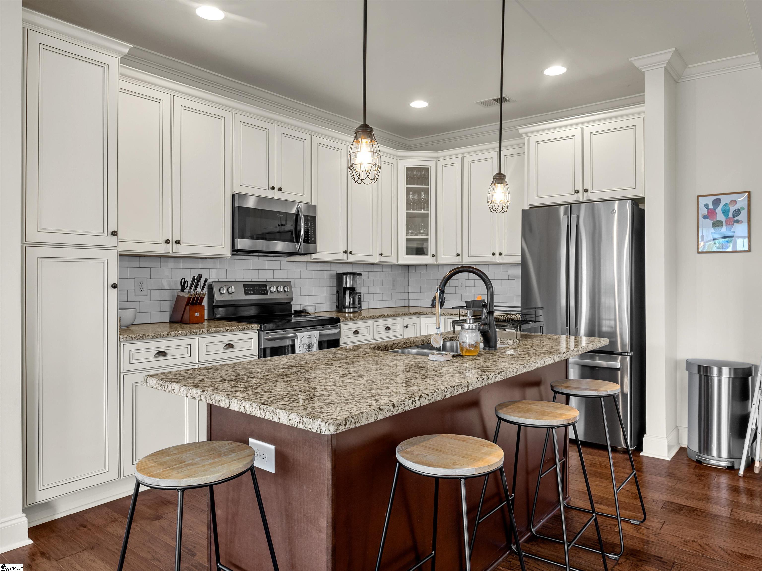 606 Downing Way Property Photo 13