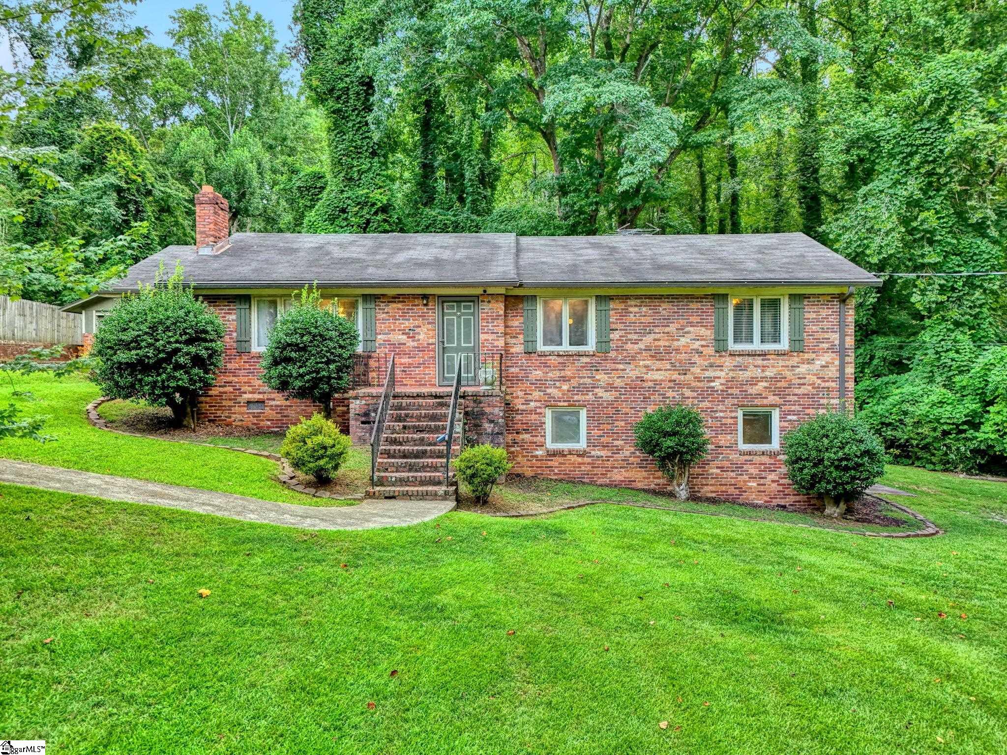 7 River Oaks Drive Property Photo 2