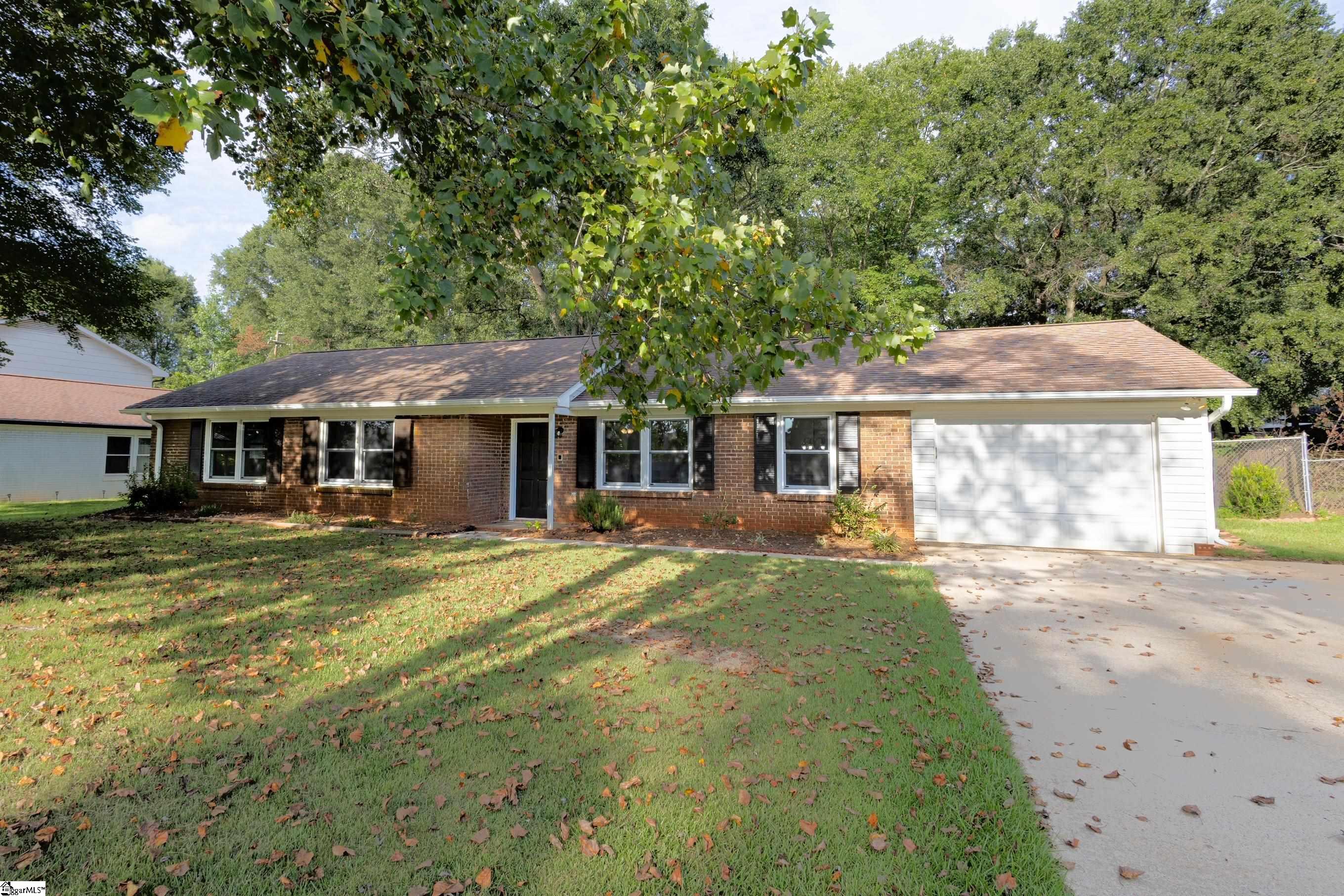 220 River Forest Drive Property Photo 1