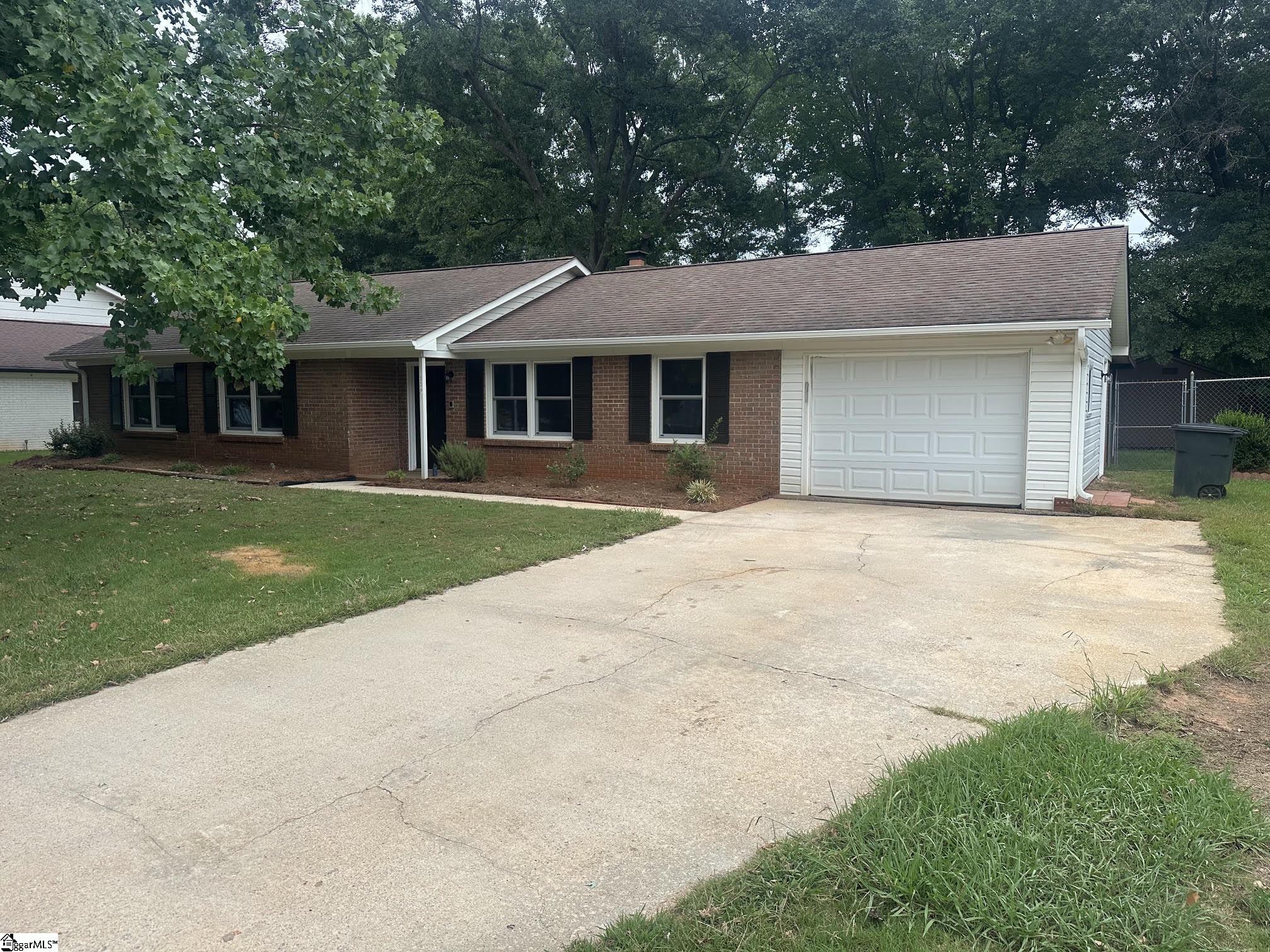 220 River Forest Drive Property Photo 2