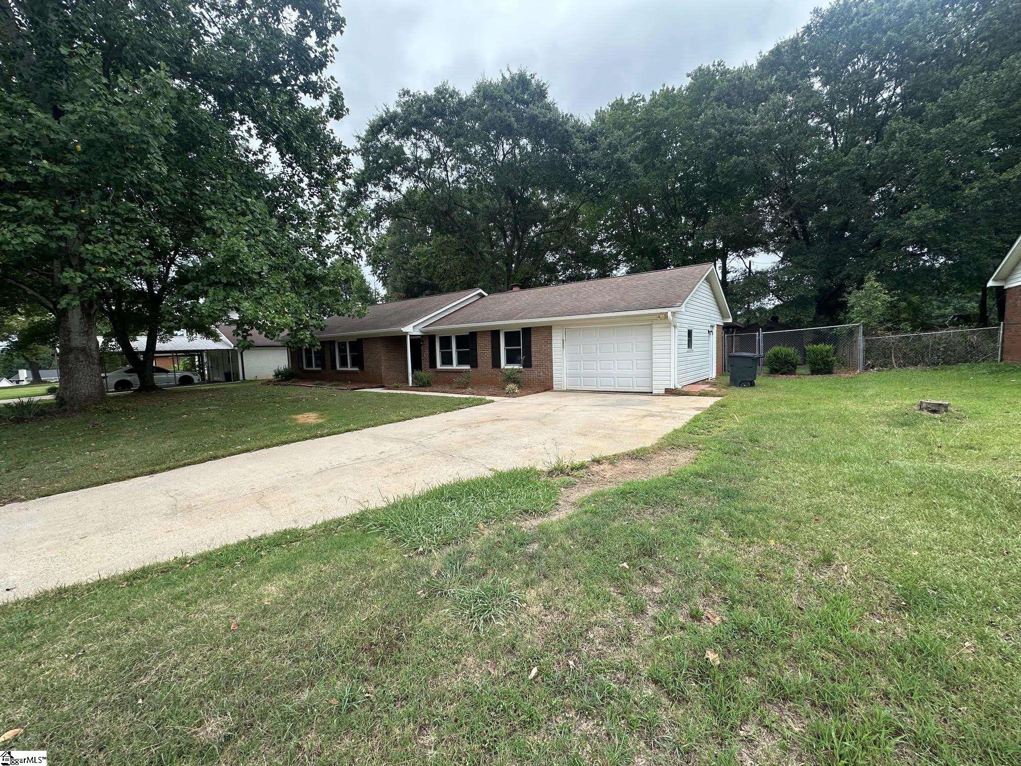 220 River Forest Drive Property Photo 3