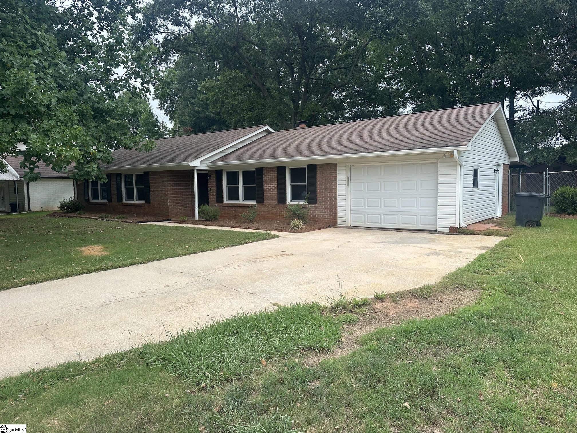 220 River Forest Drive Property Photo 4