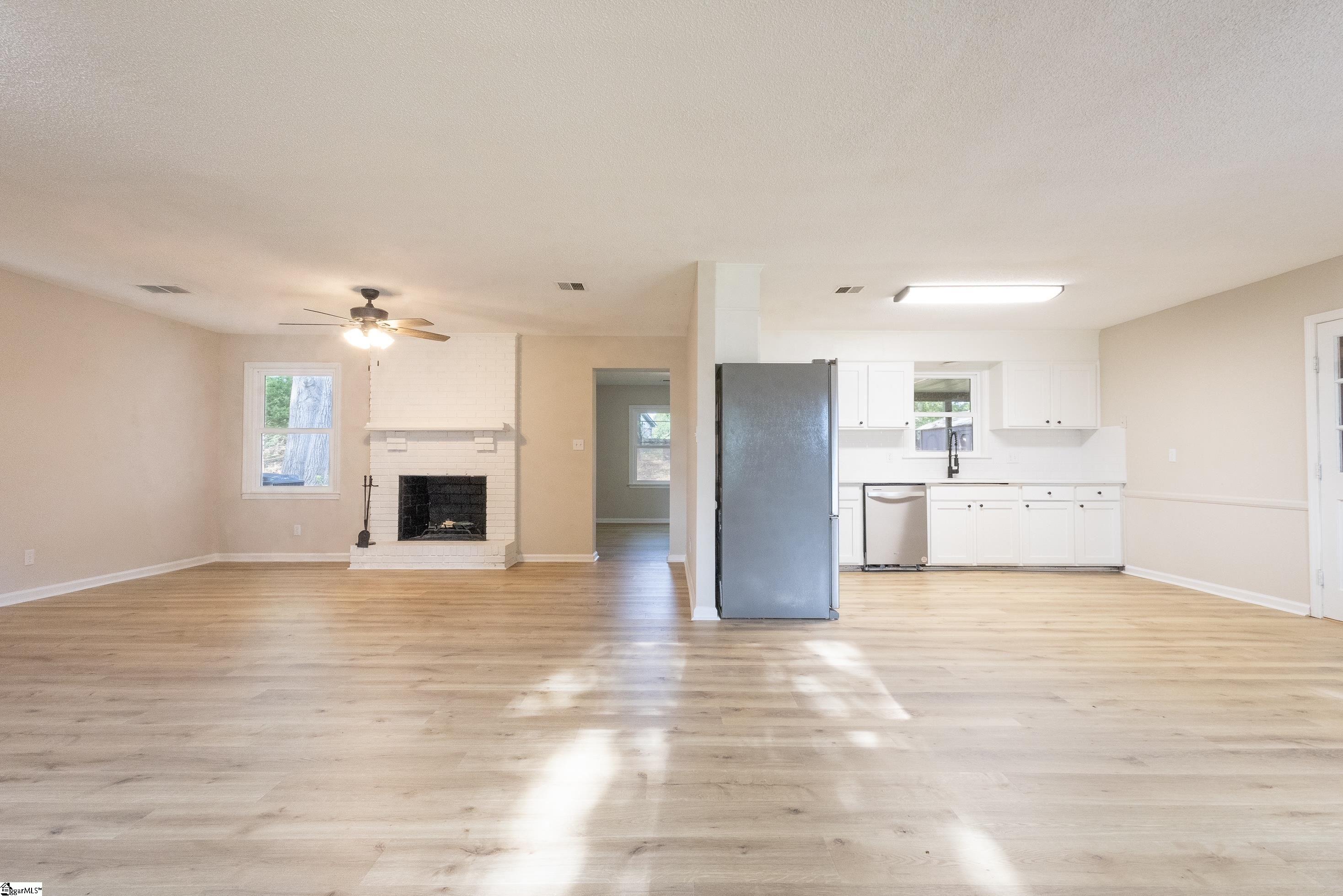 220 River Forest Drive Property Photo 4