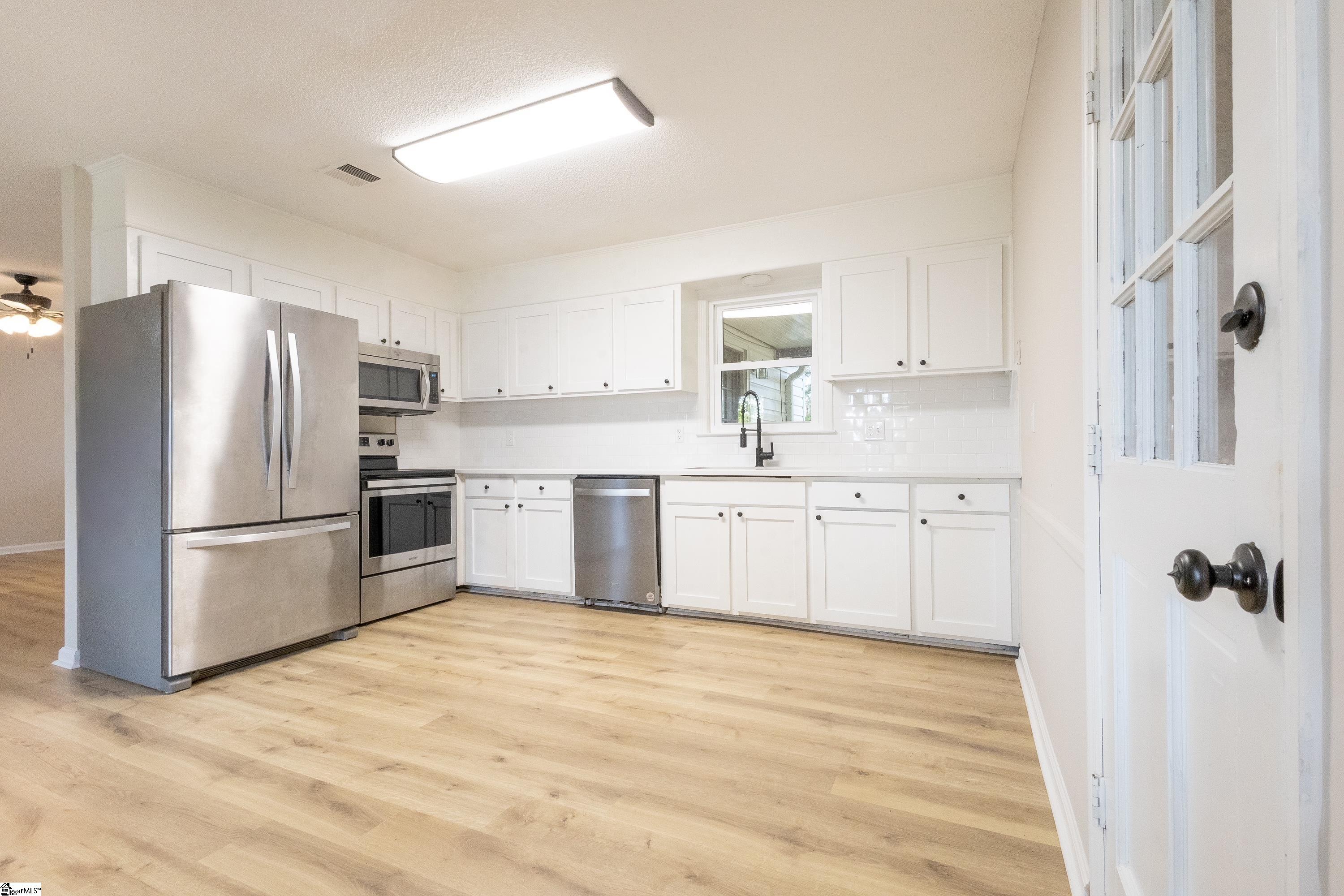 220 River Forest Drive Property Photo 6