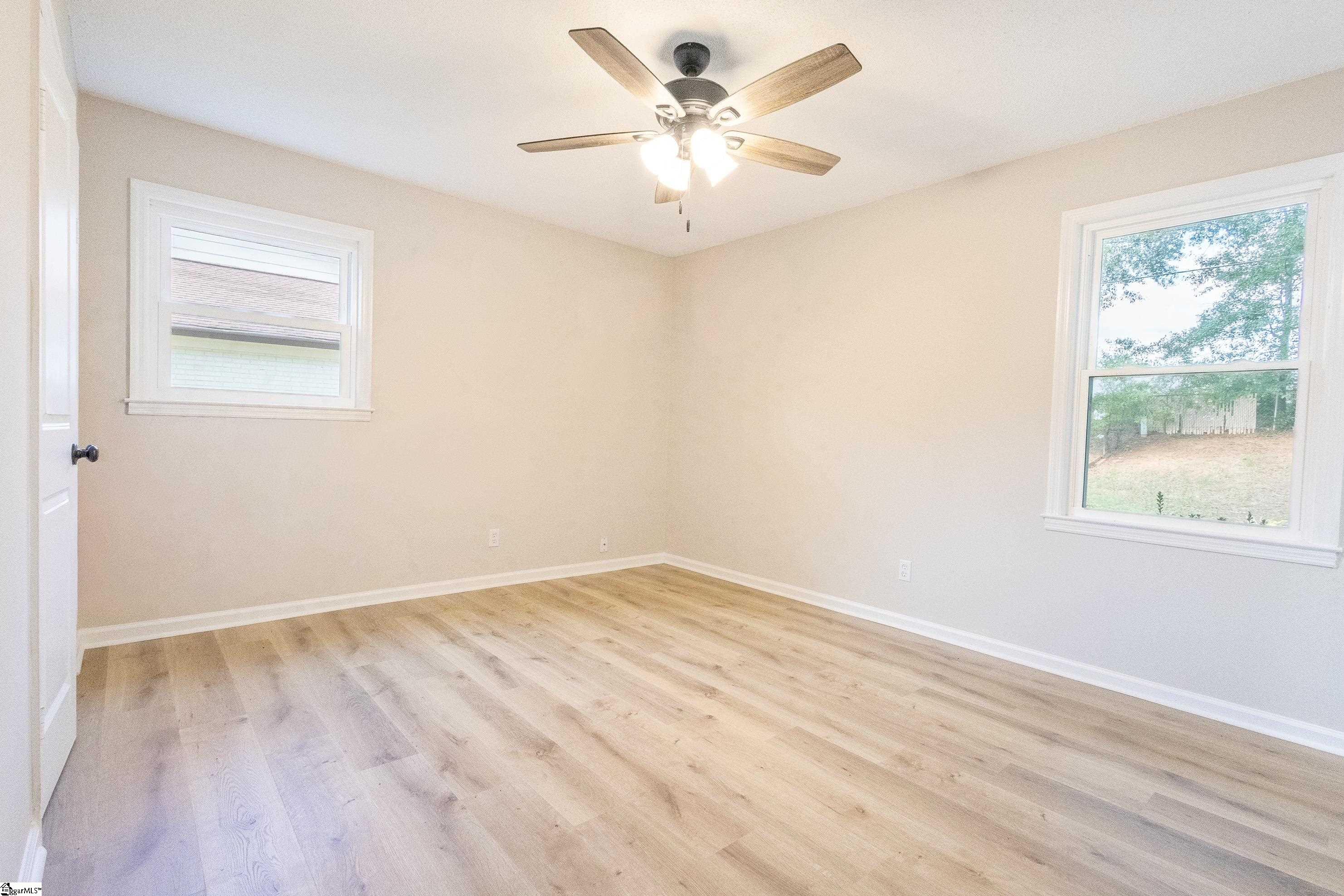 220 River Forest Drive Property Photo 8