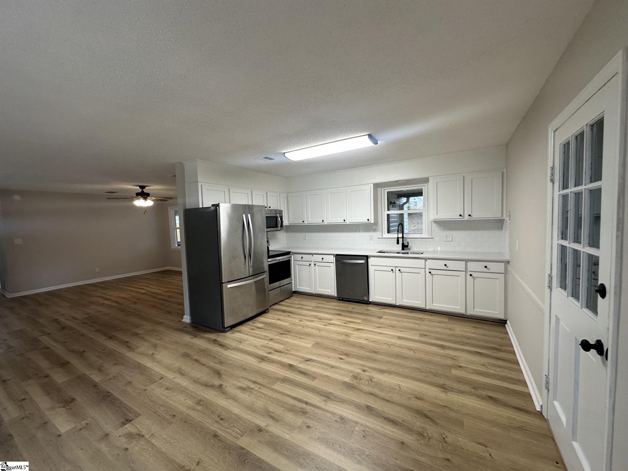 220 River Forest Drive Property Photo 9