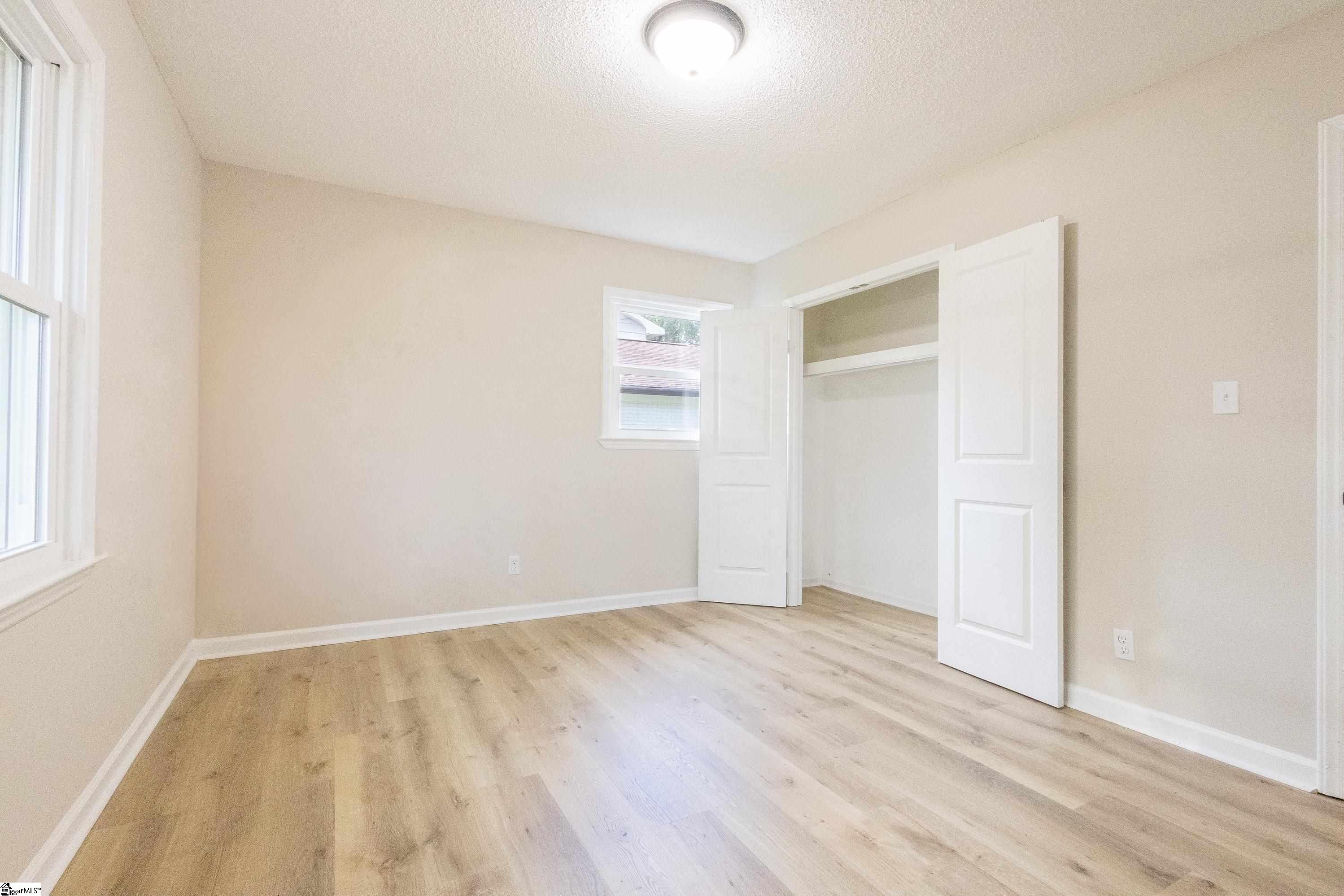 220 River Forest Drive Property Photo 14