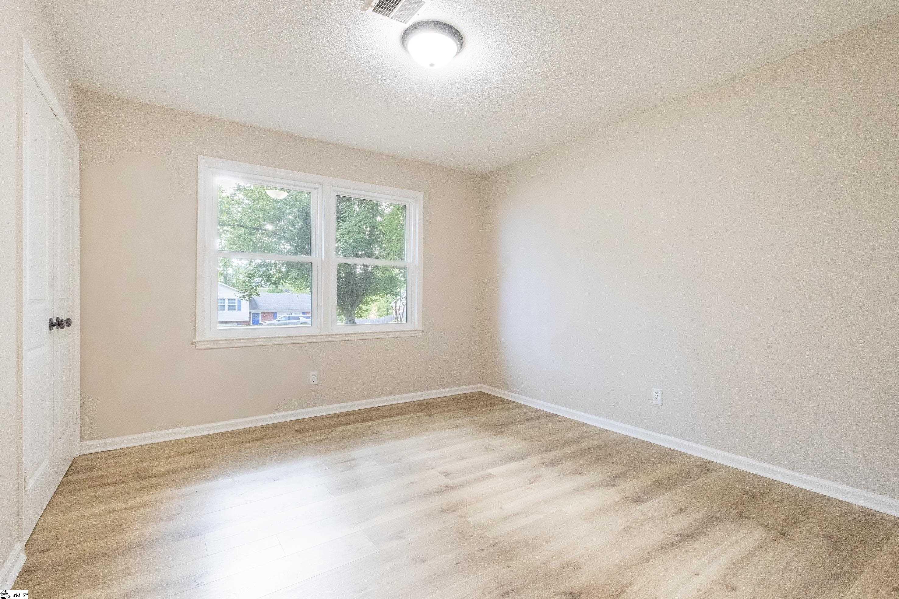 220 River Forest Drive Property Photo 15