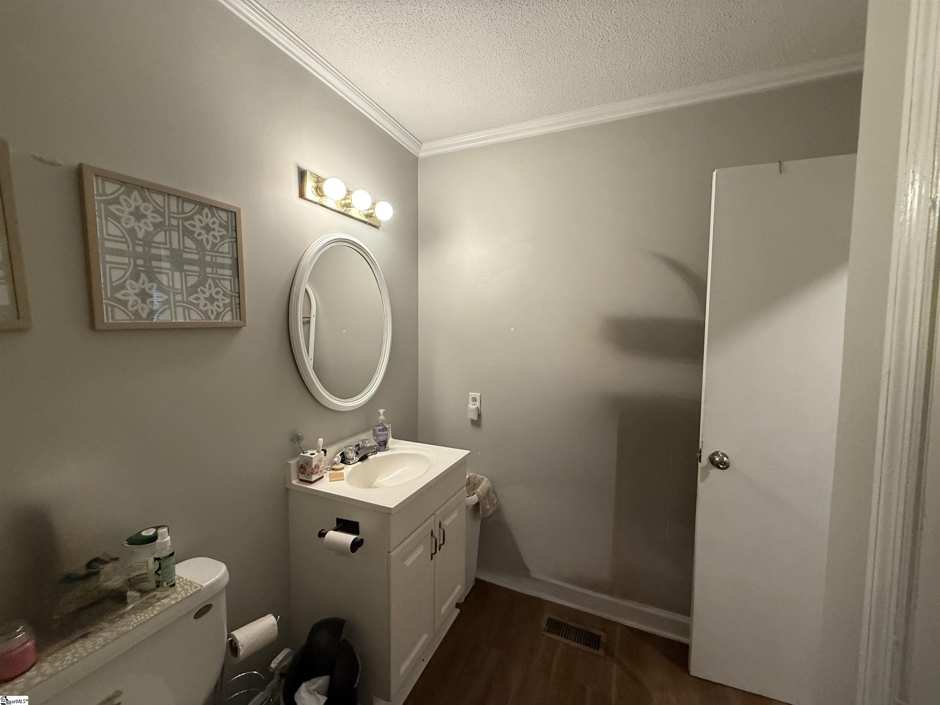 359 Woodview Avenue Property Photo 9