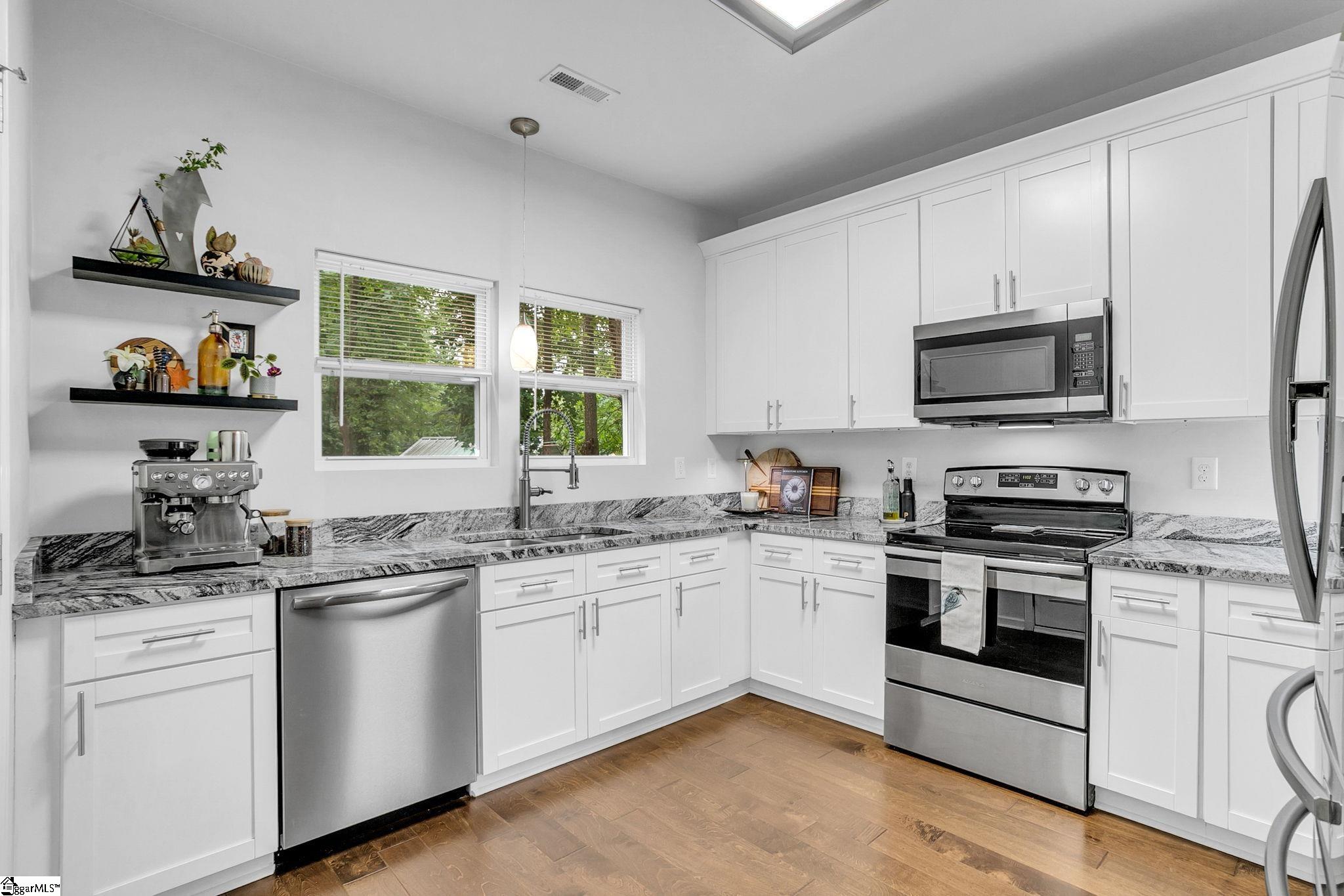 13 Pasadena Avenue Property Photo 11