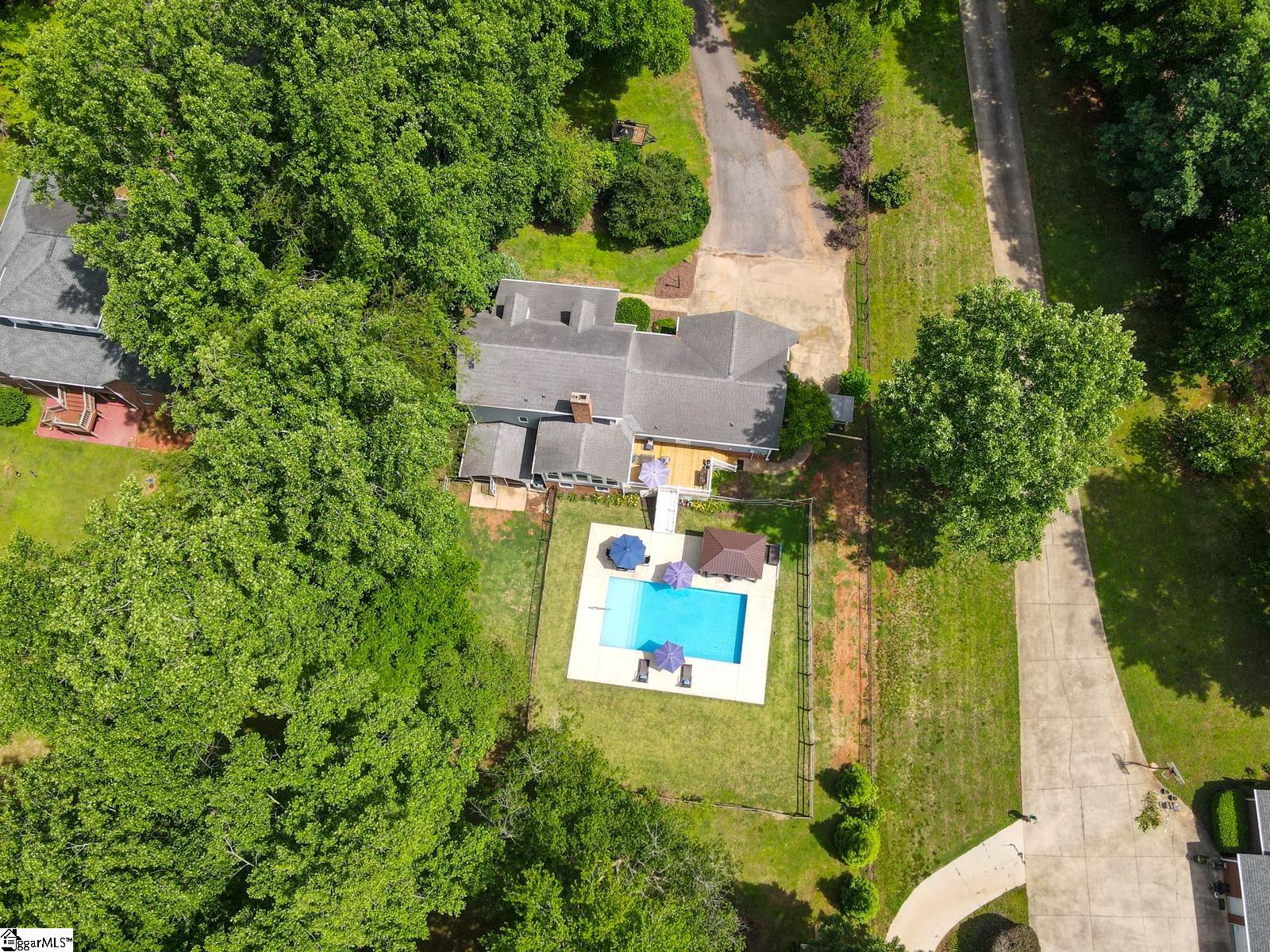 102 Hickory Hollow Drive Property Photo 3