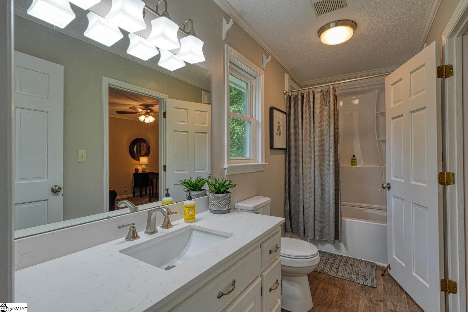 102 Hickory Hollow Drive Property Photo 8