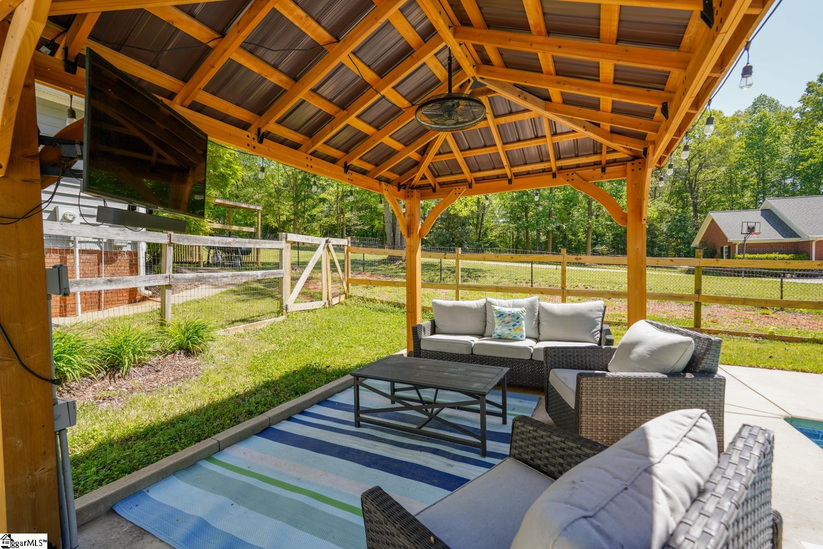 102 Hickory Hollow Drive Property Photo 33