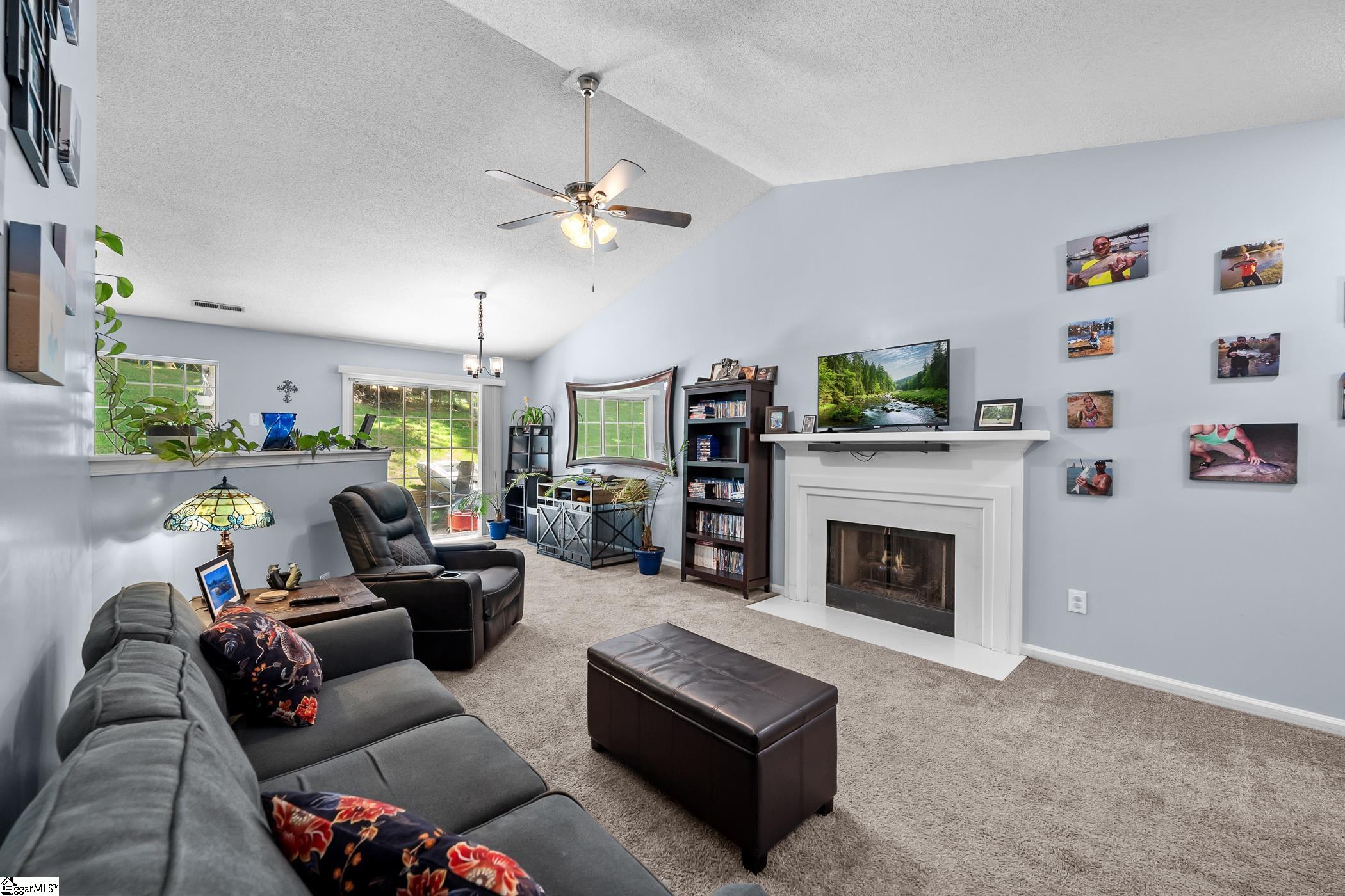 109 W Fall River Way Property Photo 3