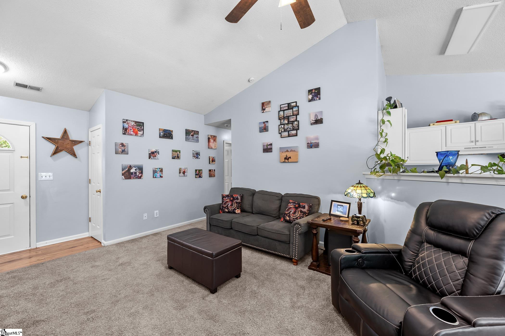 109 W Fall River Way Property Photo 4