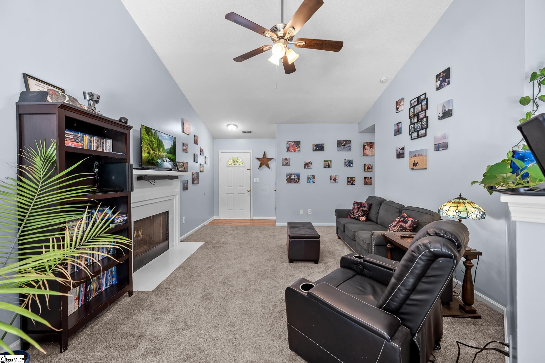 109 W Fall River Way Property Photo 5