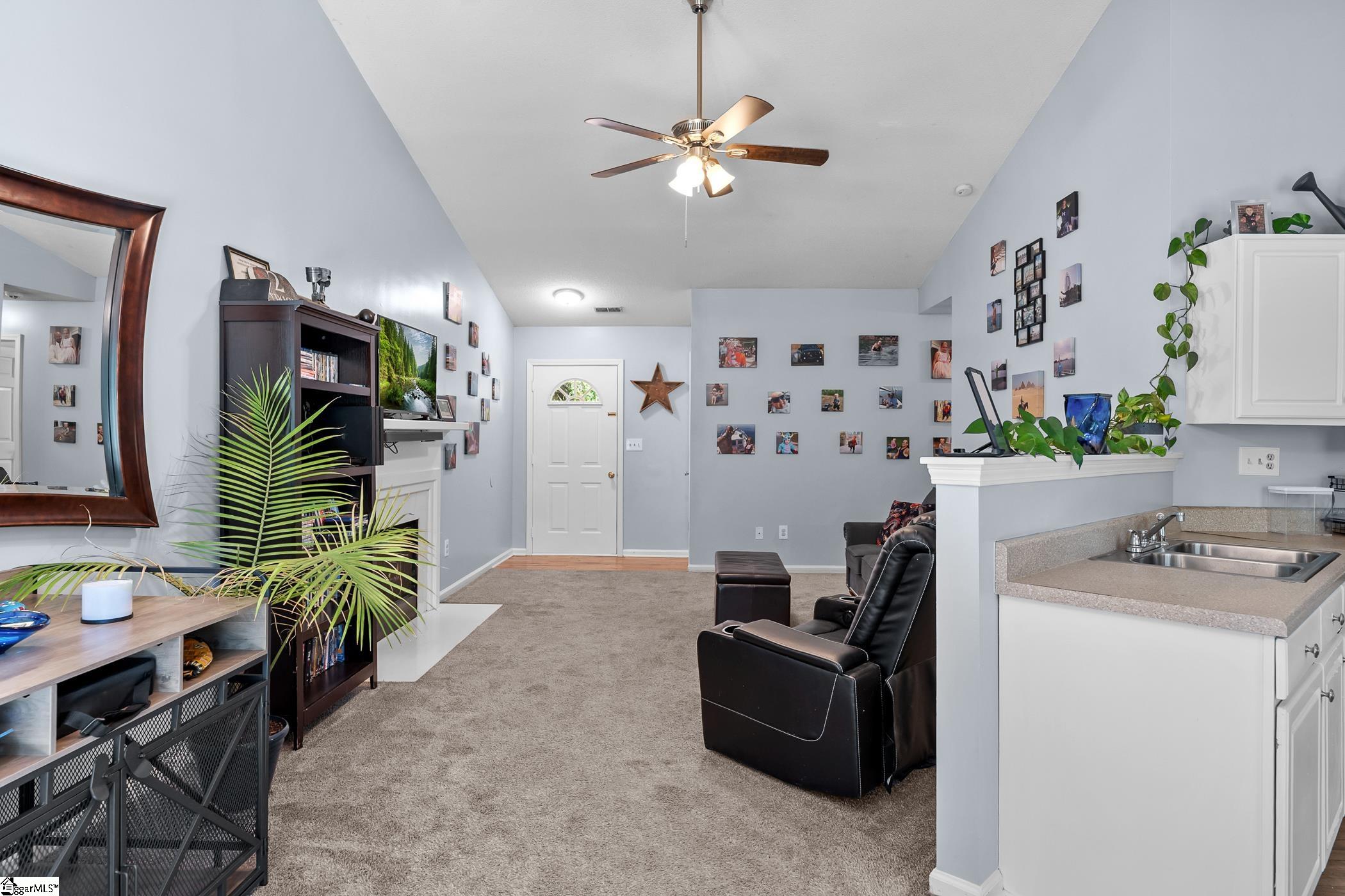 109 W Fall River Way Property Photo 6