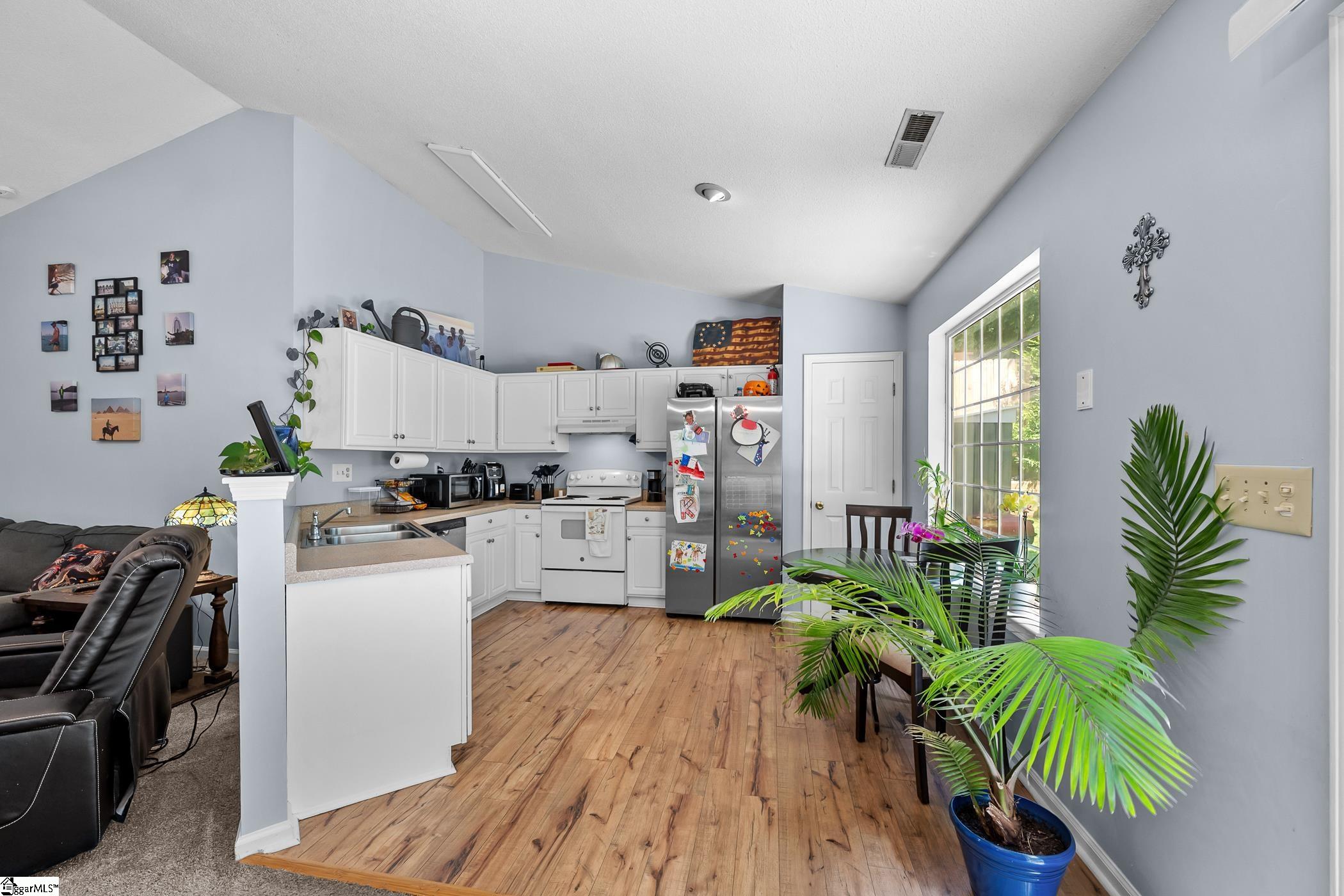 109 W Fall River Way Property Photo 7