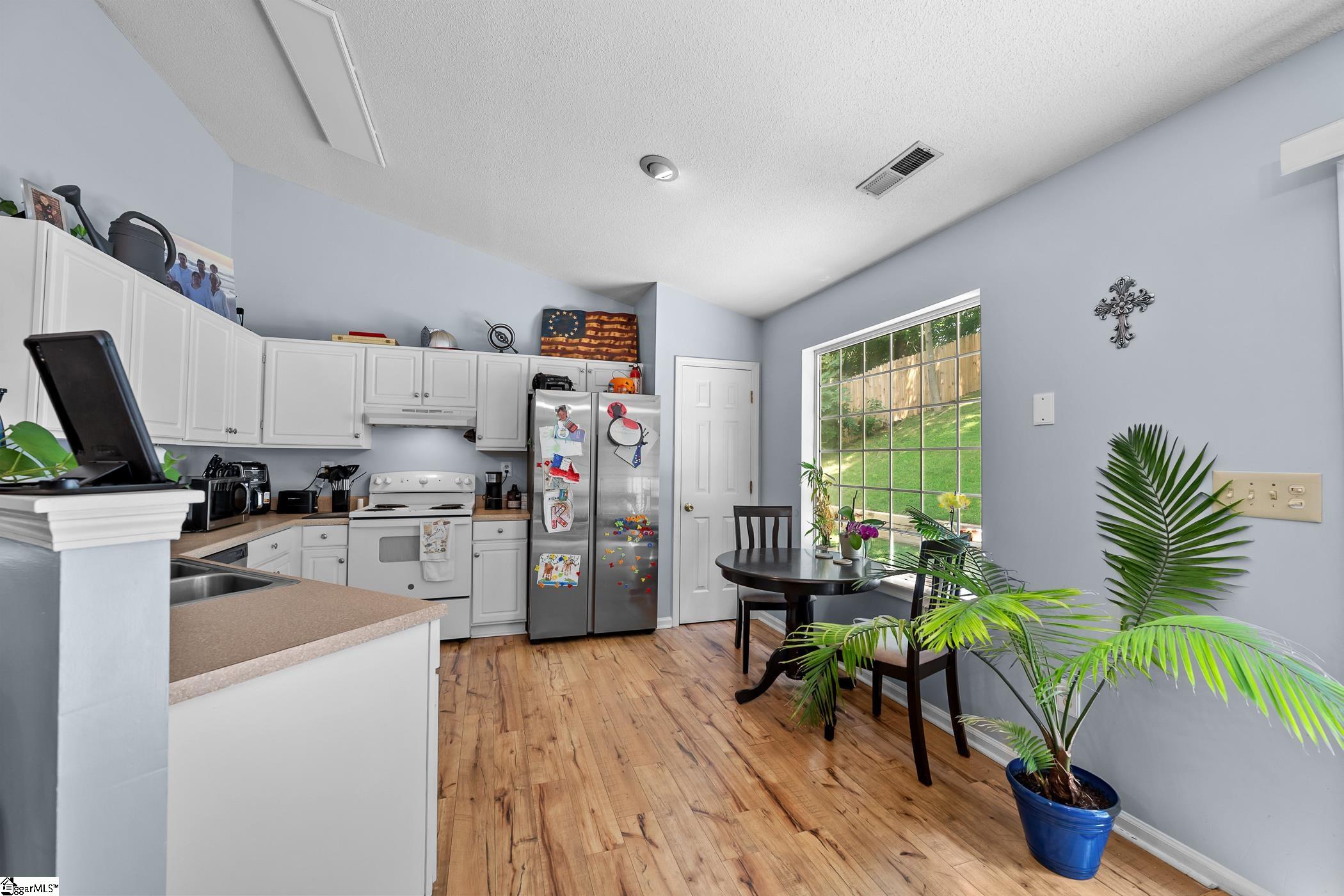 109 W Fall River Way Property Photo 9