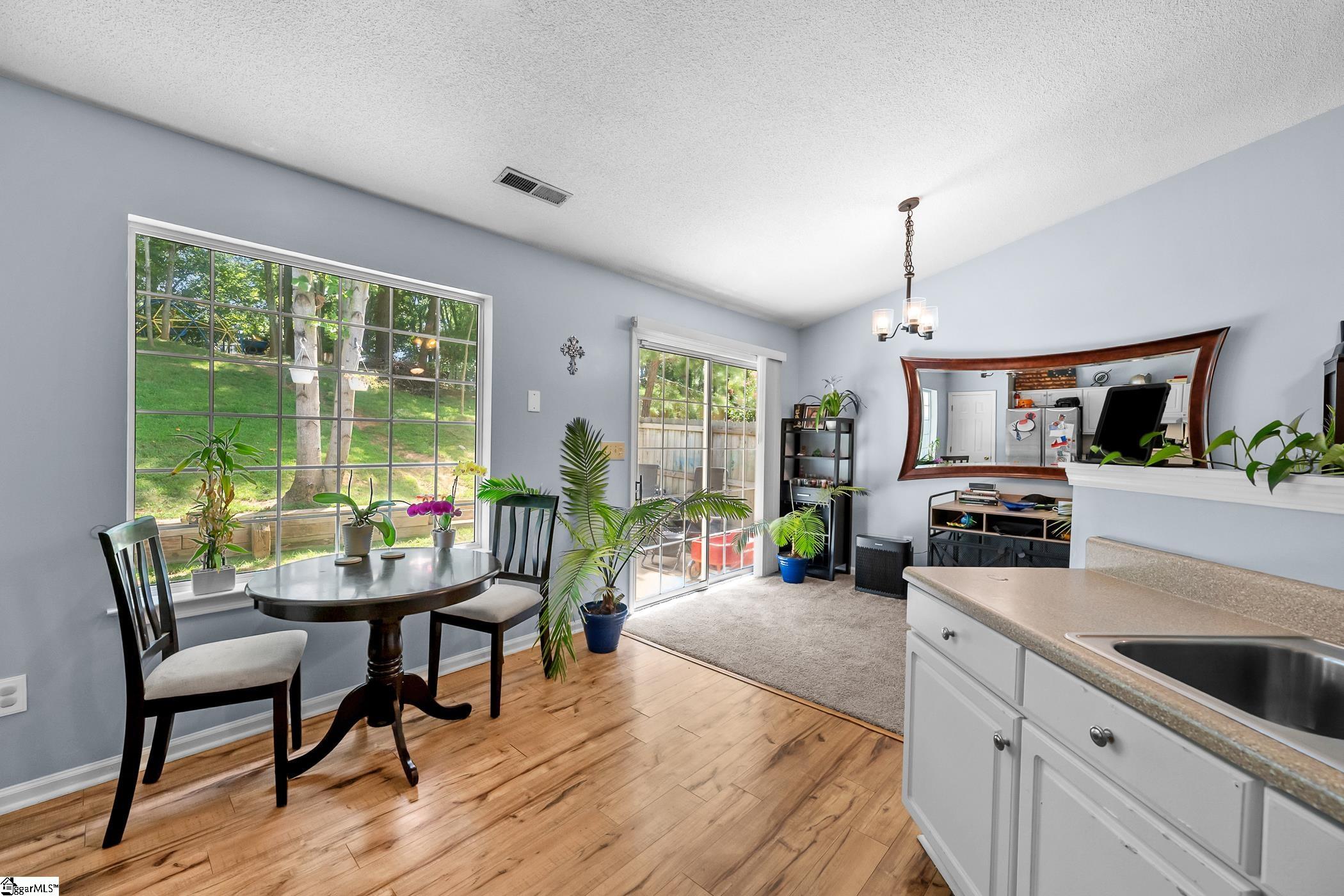 109 W Fall River Way Property Photo 10