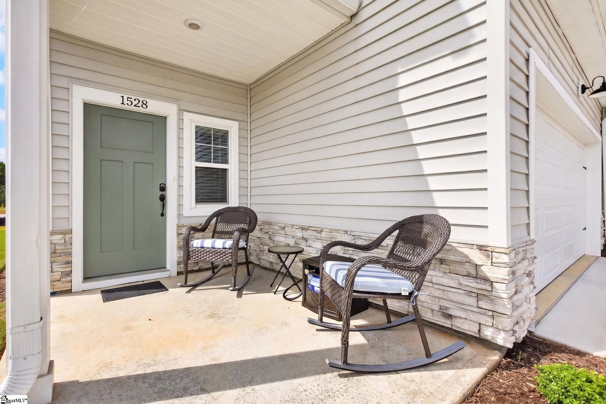 1528 Yellowwood Court Property Photo 4