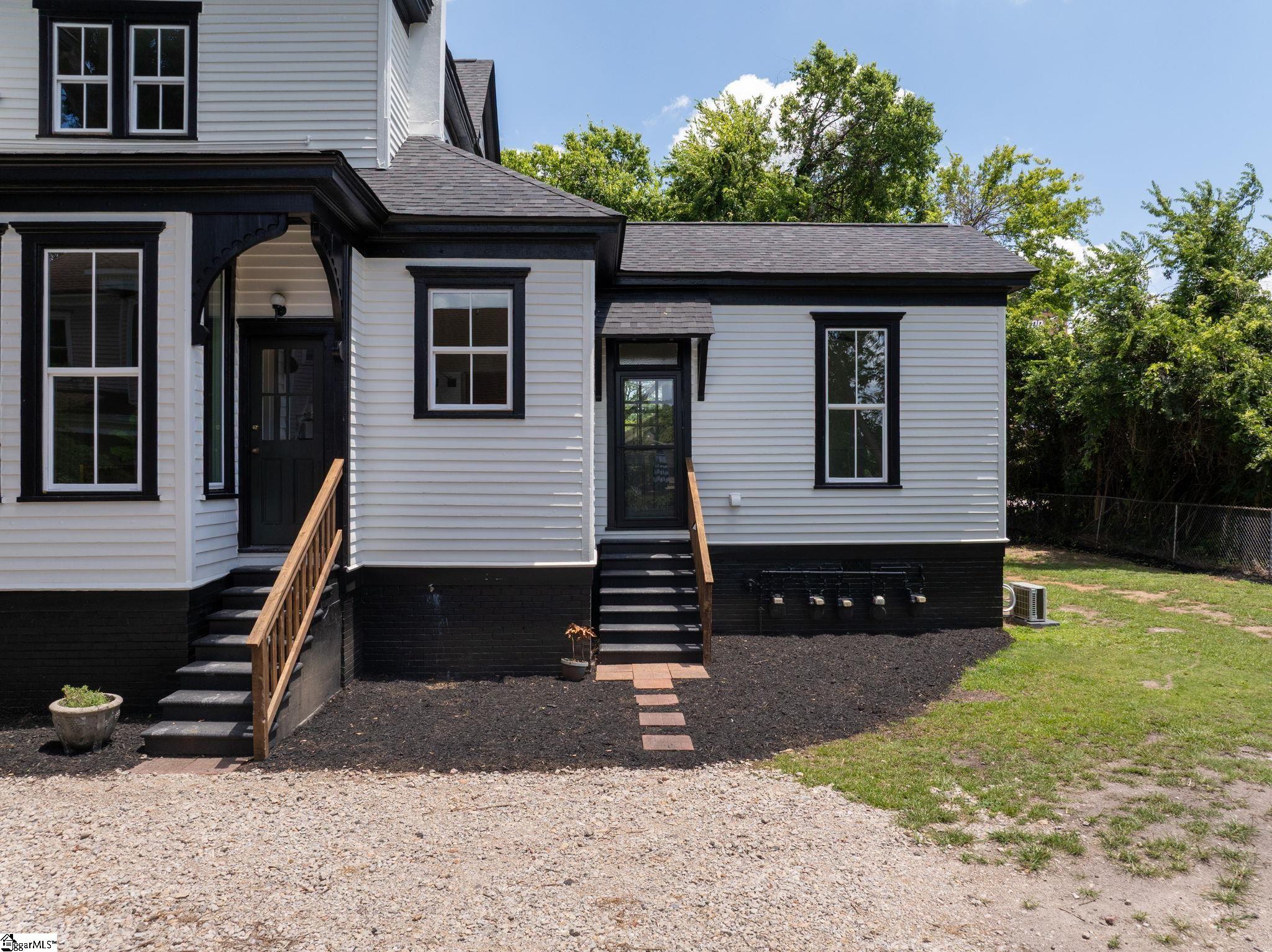 405 Perry Avenue Property Photo 4
