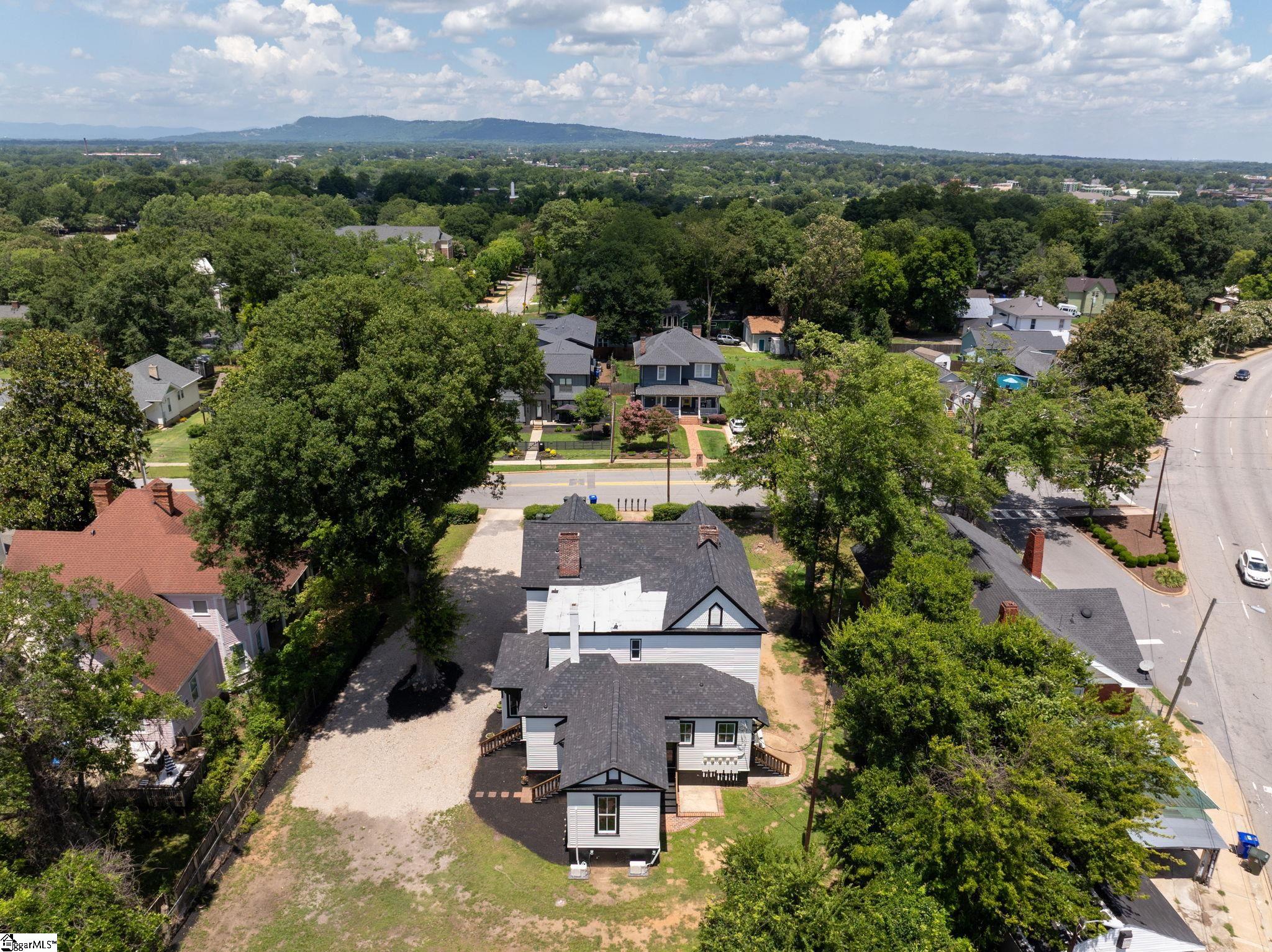 405 Perry Avenue Property Photo 6
