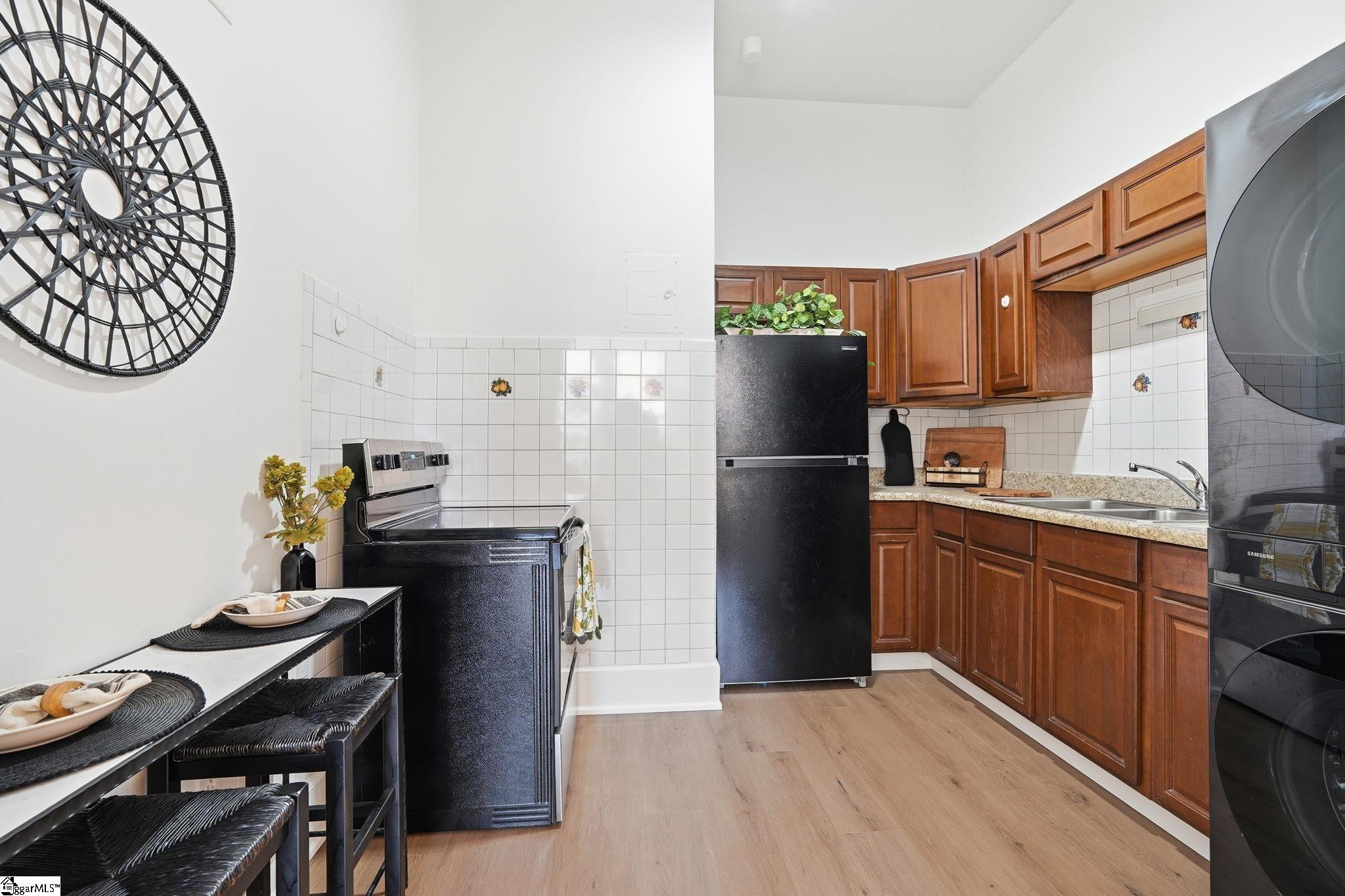 405 Perry Avenue Property Photo 13