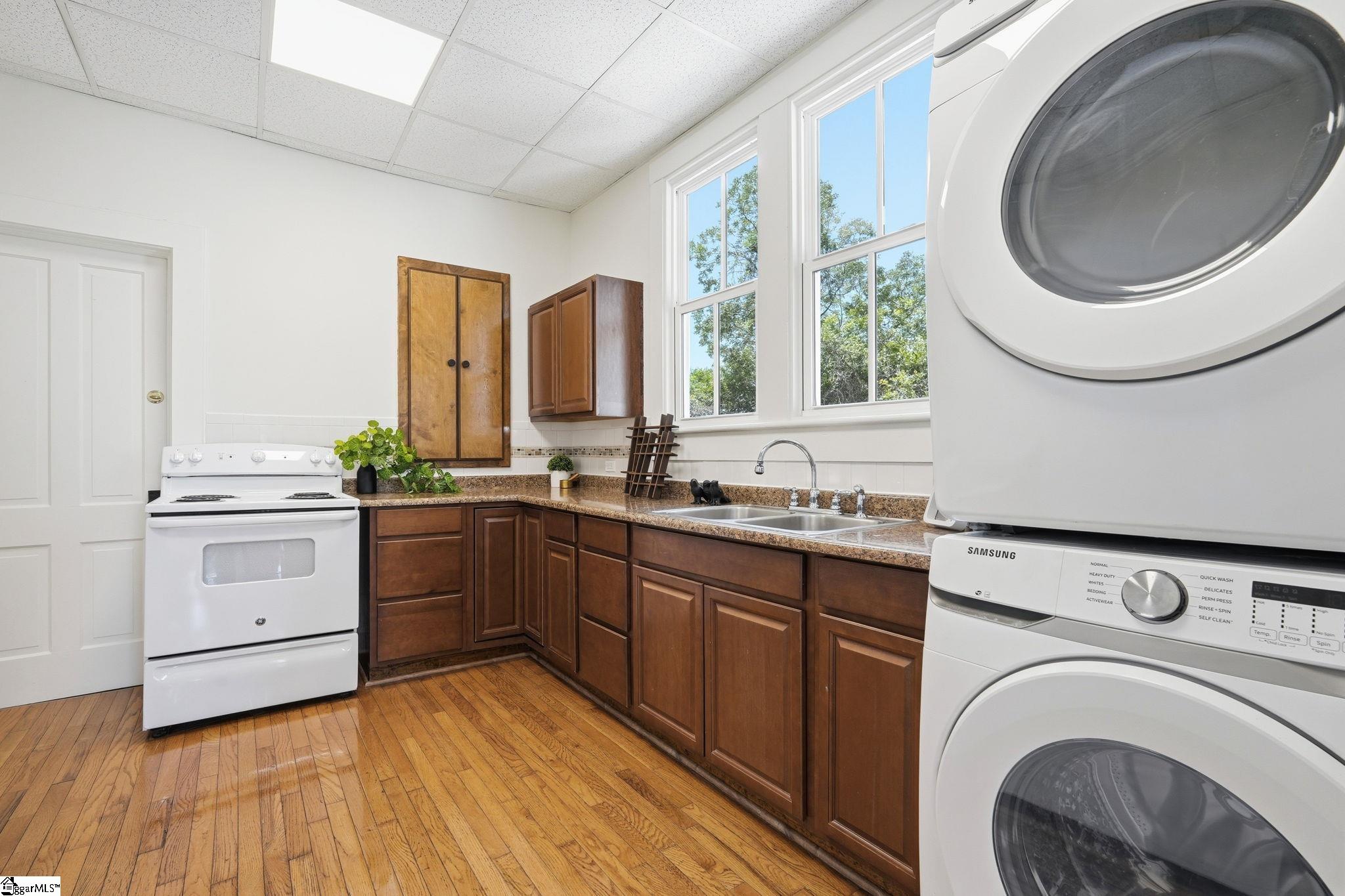 405 Perry Avenue Property Photo 24