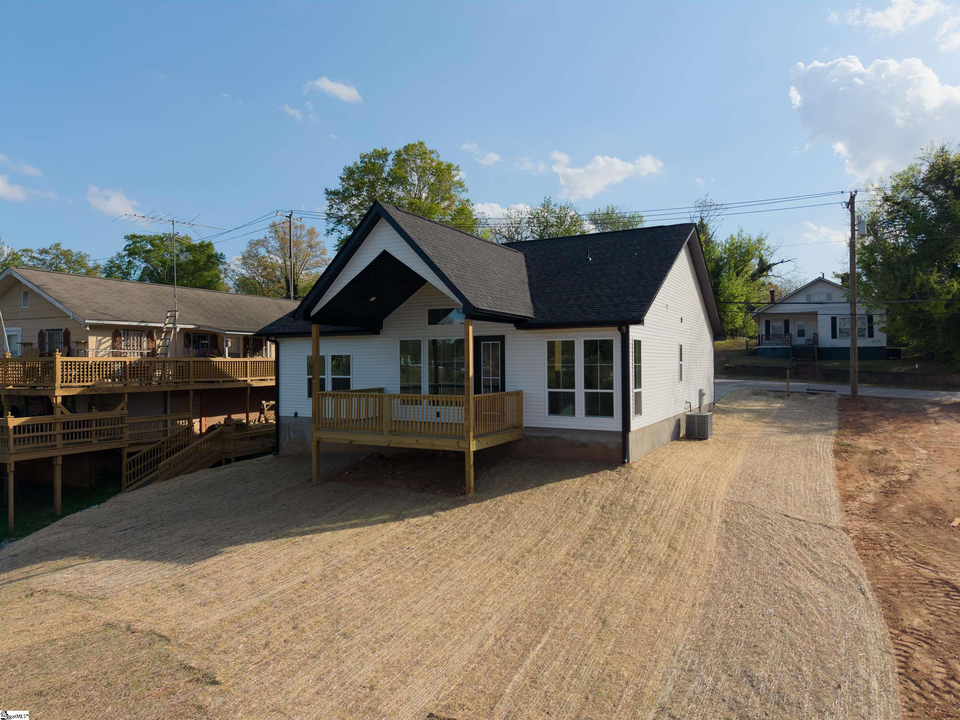 193 Wood Street Property Photo 4