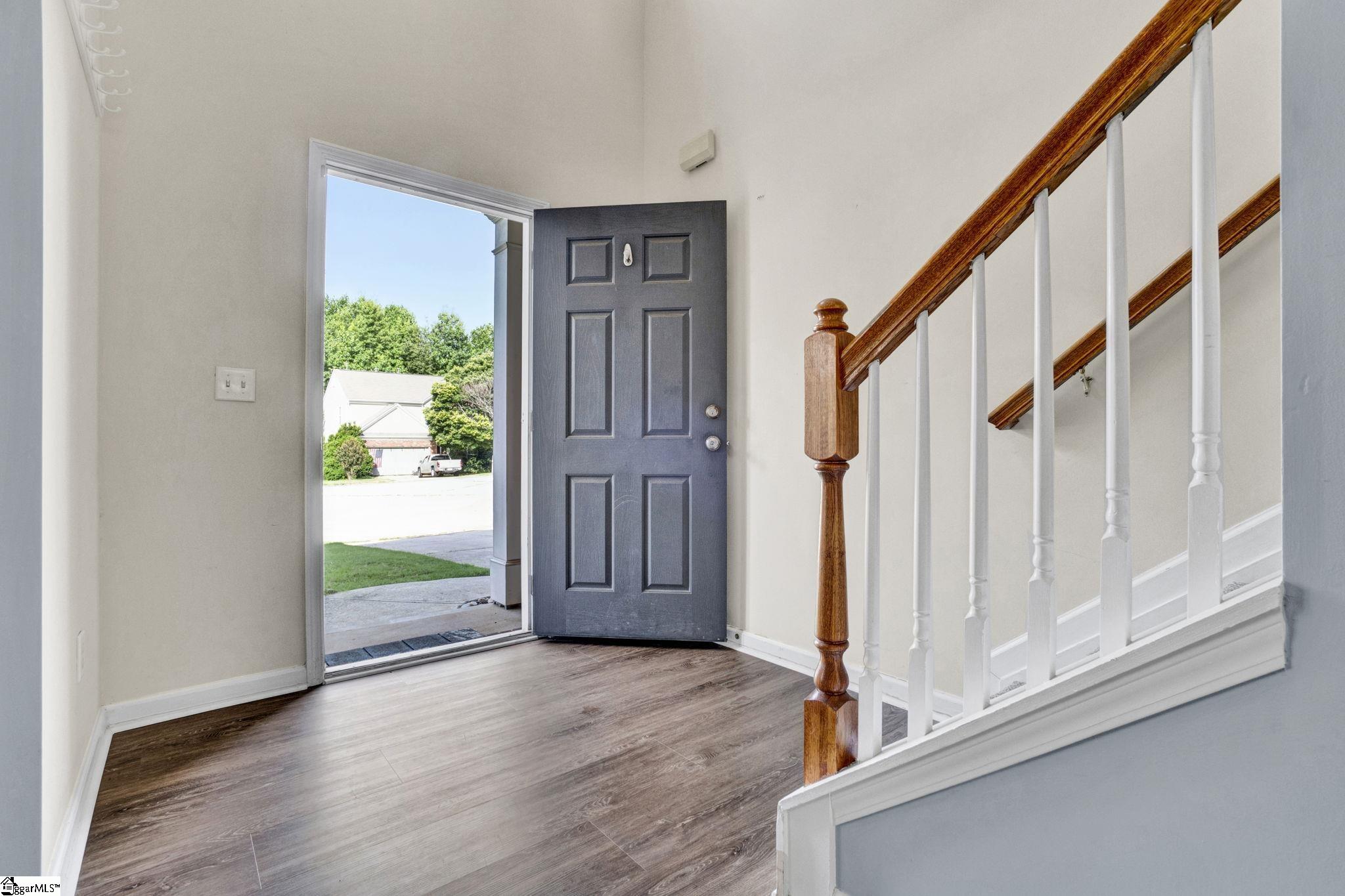 7 Frostweed Court Property Photo 3