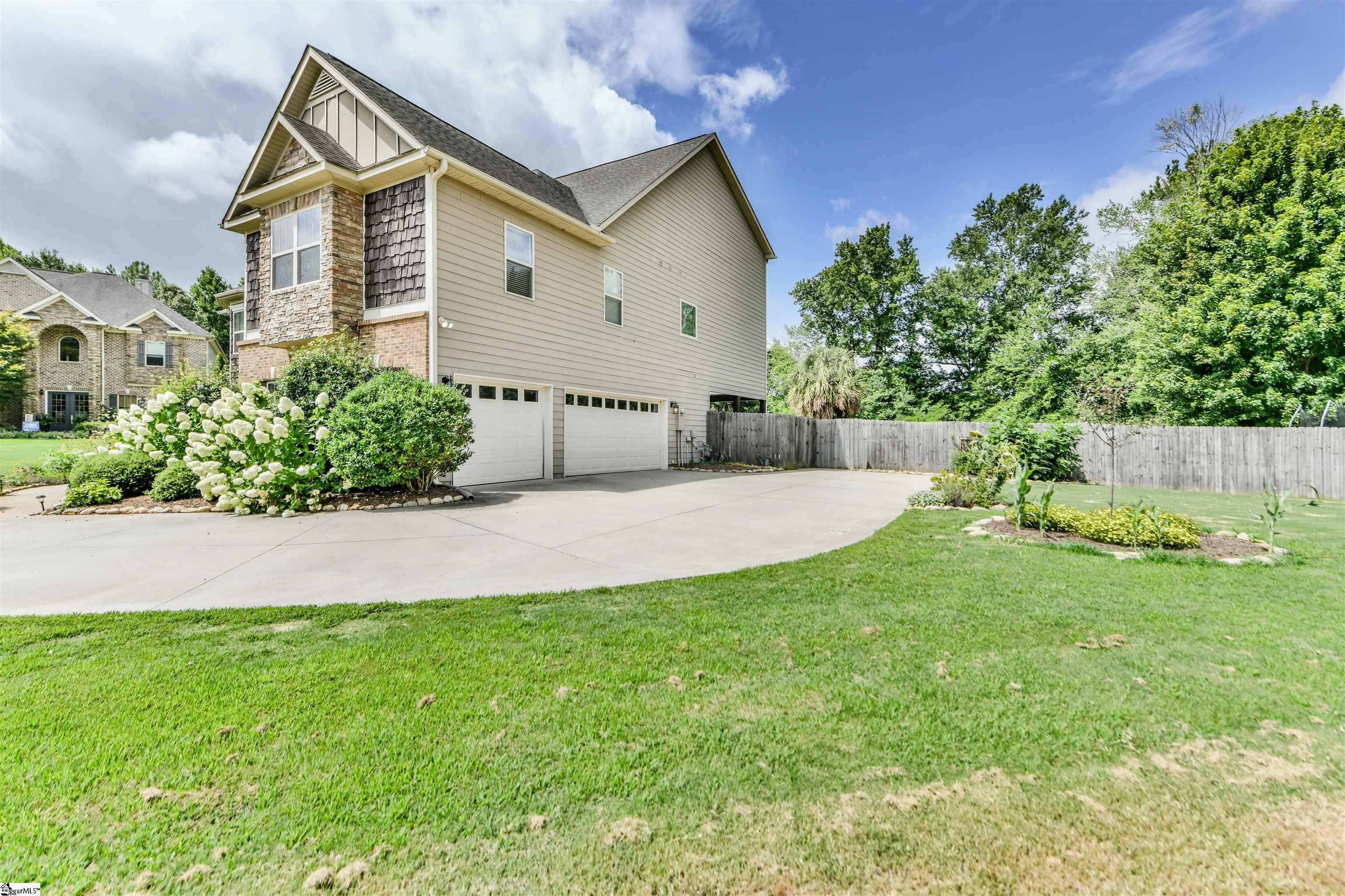 19 Bellagio Way Property Photo 5