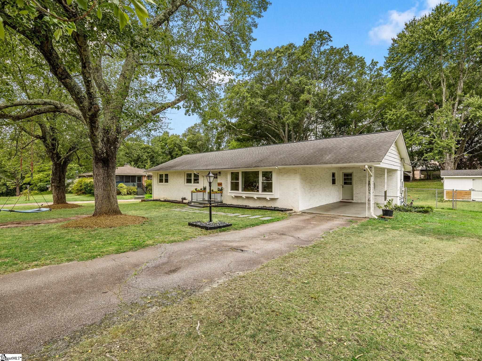 304 Earl Drive Property Photo 3