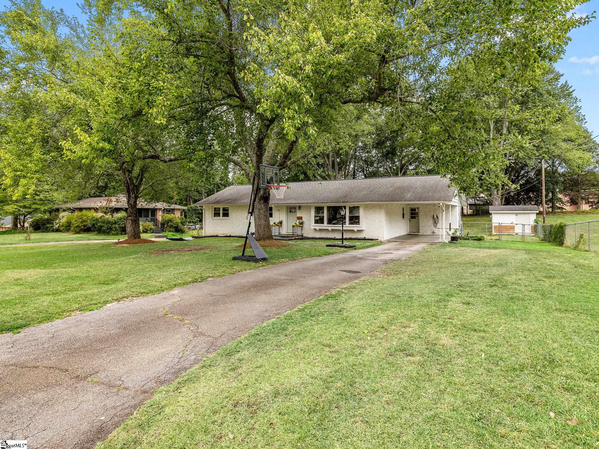 304 Earl Drive Property Photo 4
