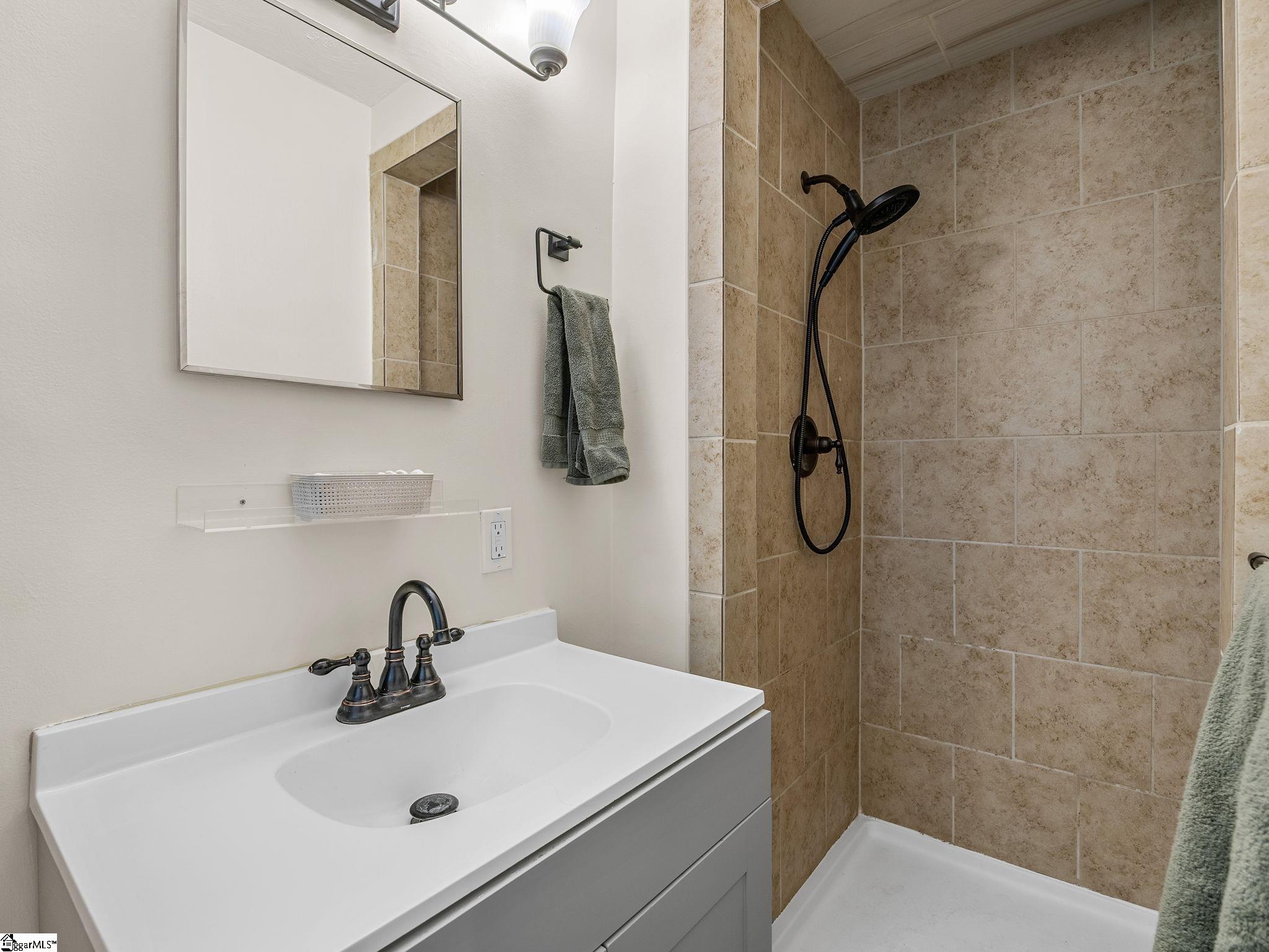 304 Earl Drive Property Photo 21
