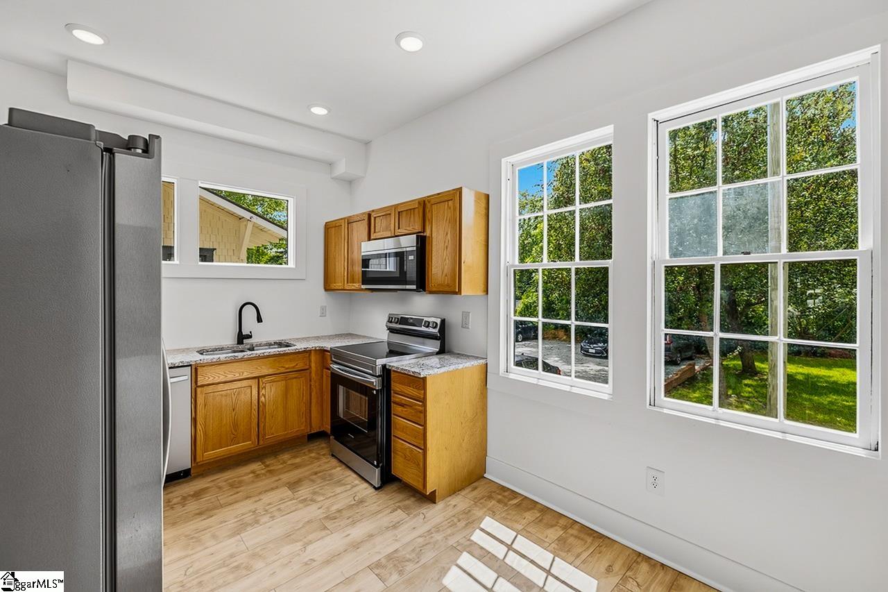 530 Peronneau Street Property Photo 25
