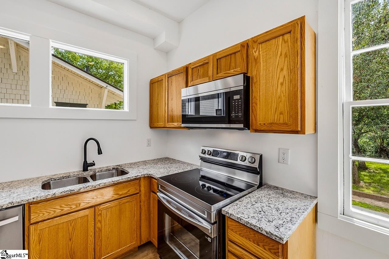 530 Peronneau Street Property Photo 28
