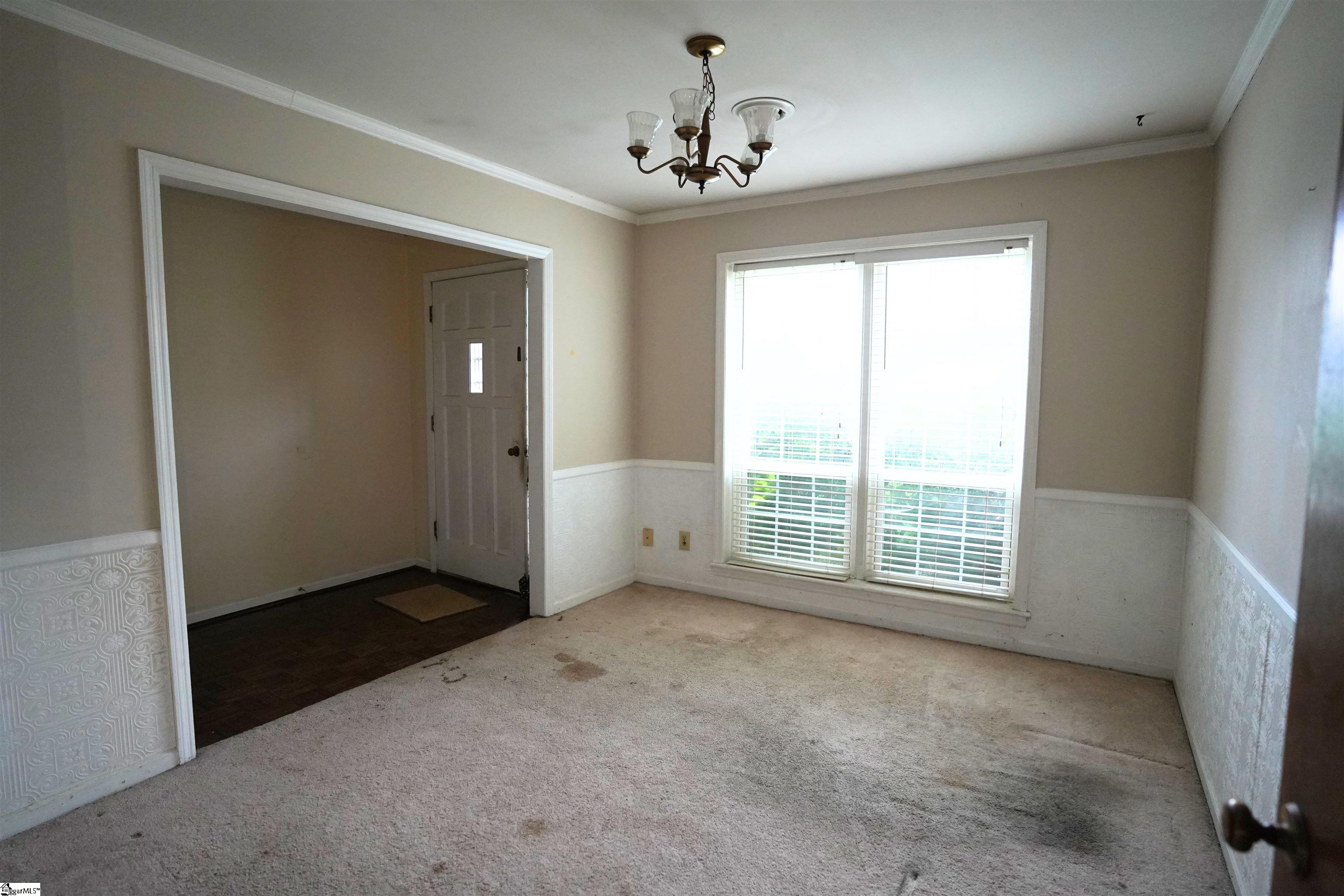 100 Crowndale Drive Property Photo 3