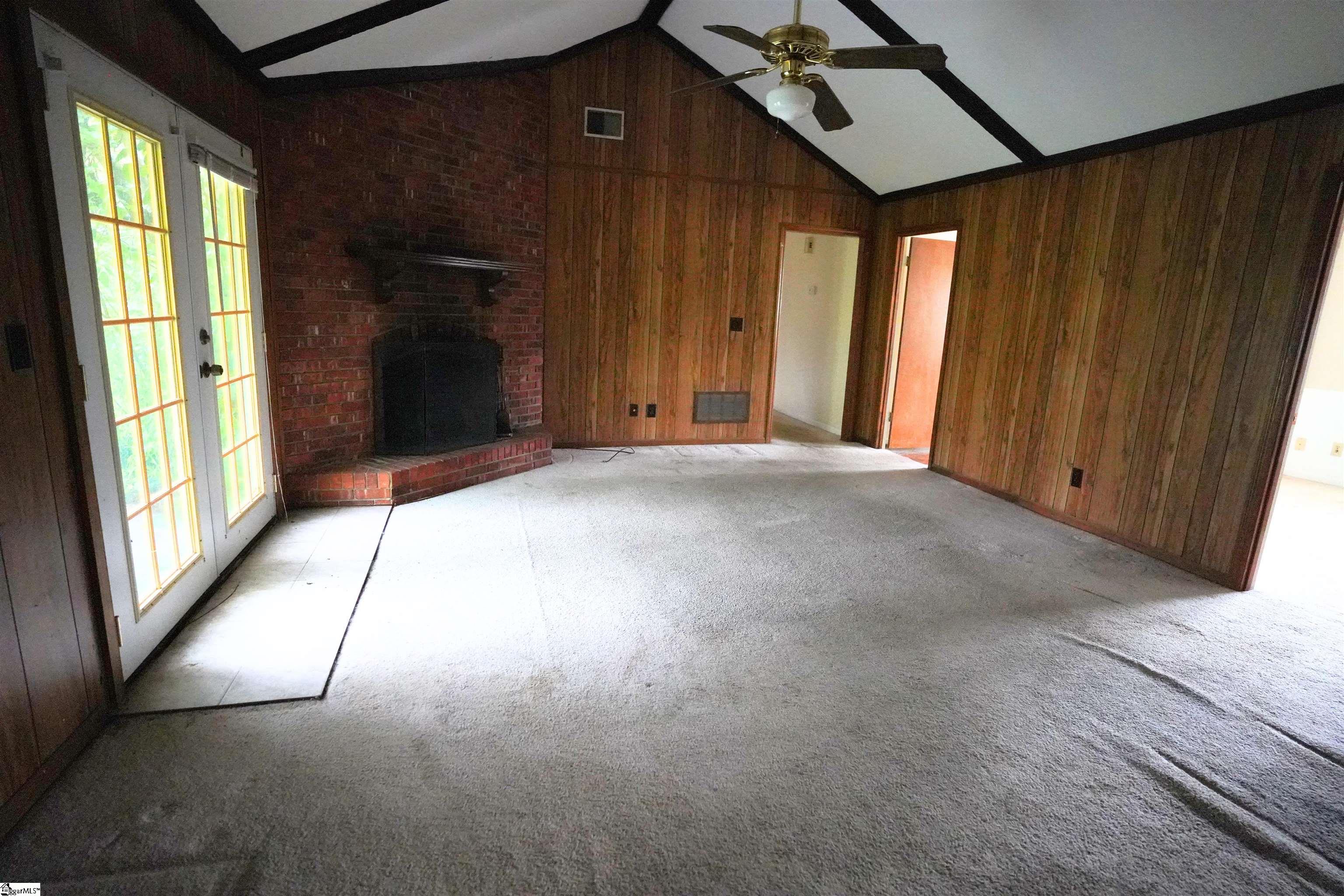 100 Crowndale Drive Property Photo 4