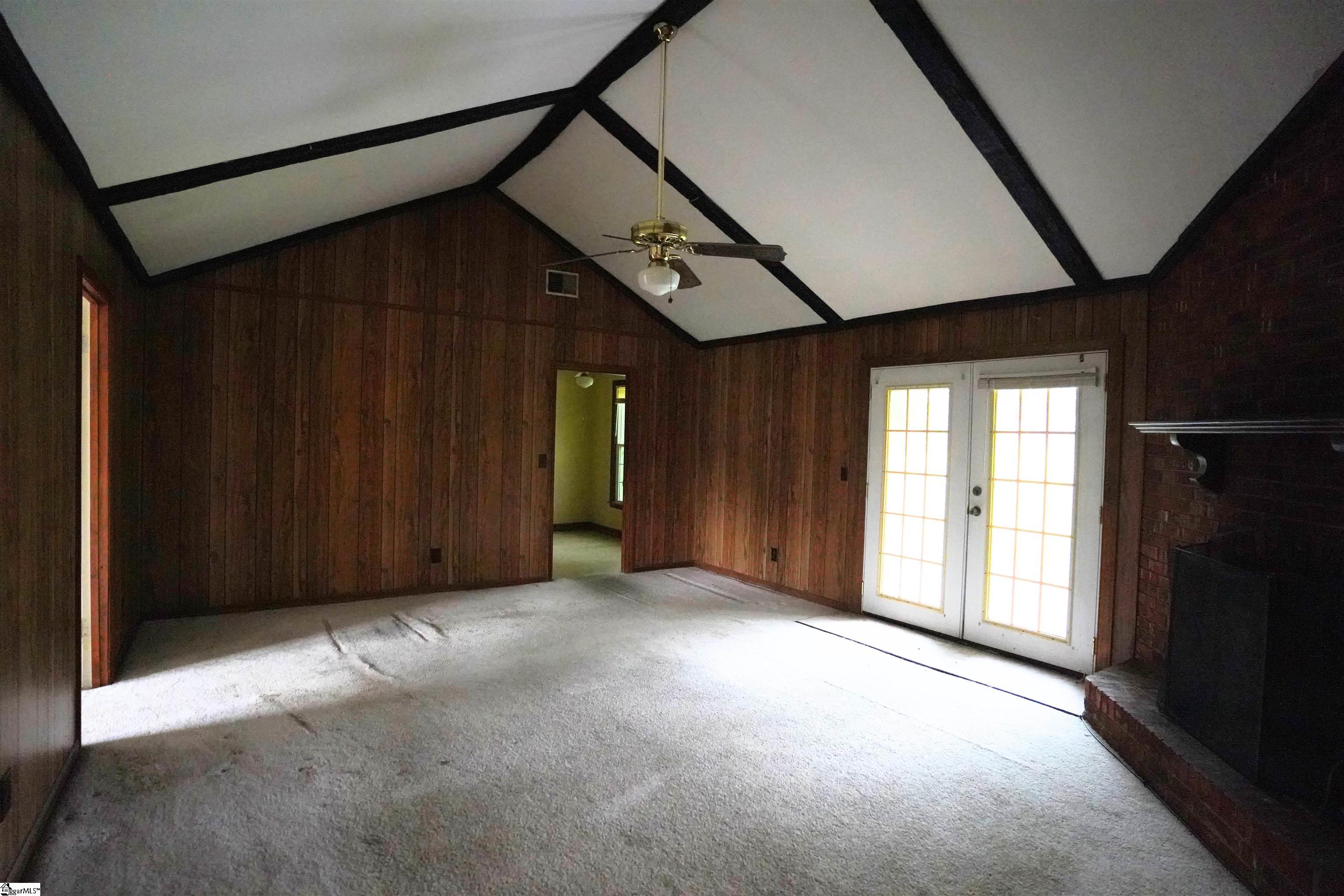 100 Crowndale Drive Property Photo 5