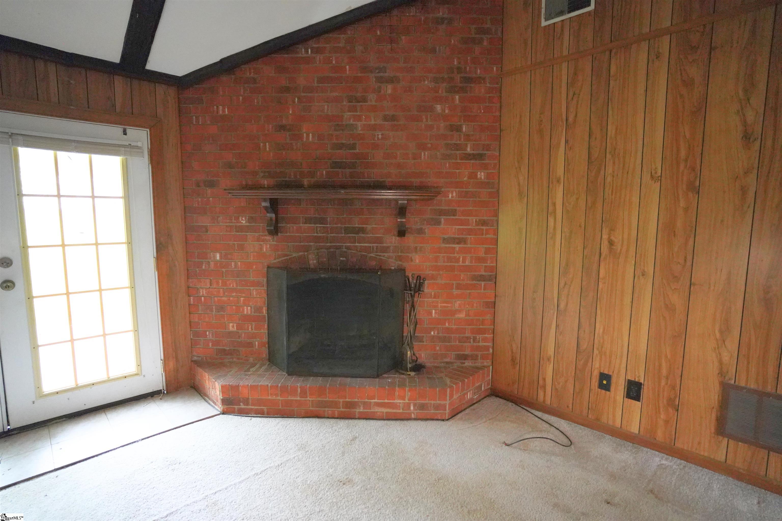 100 Crowndale Drive Property Photo 6